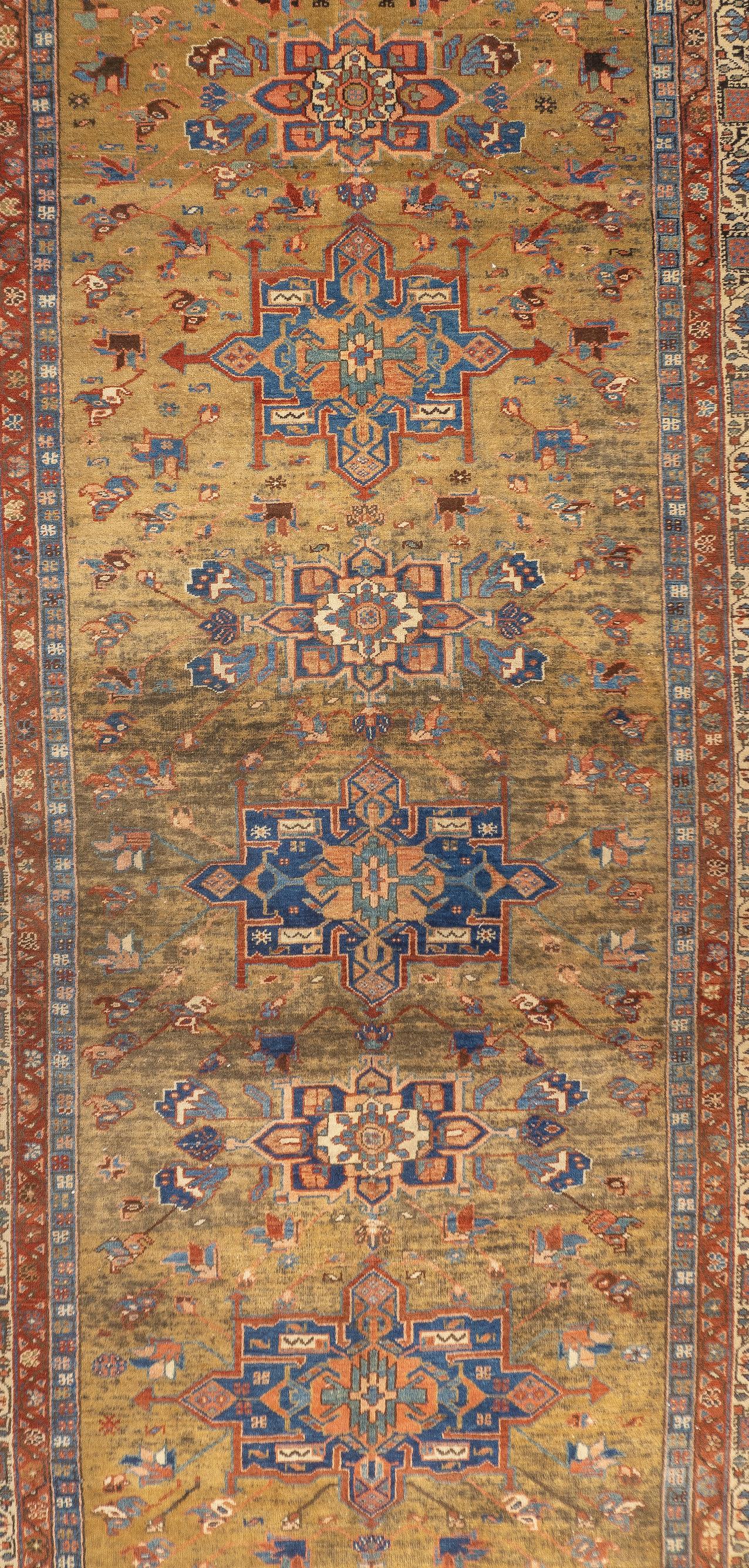 Antiker persischer Sarab-Teppich 5'4'' x 14'3'' (Persisch) im Angebot