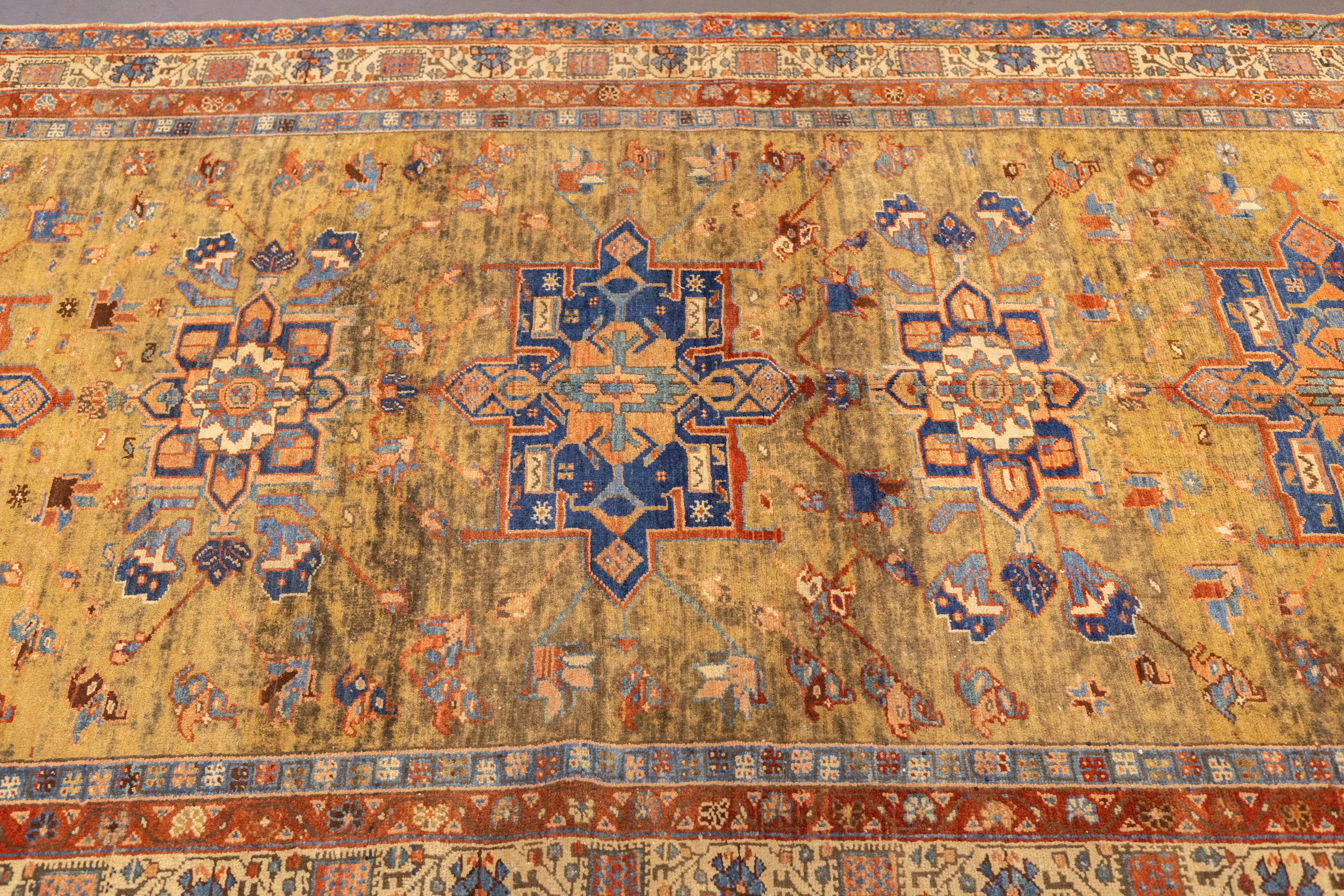 Antiker persischer Sarab-Teppich 5'4'' x 14'3'' (Handgeknüpft) im Angebot