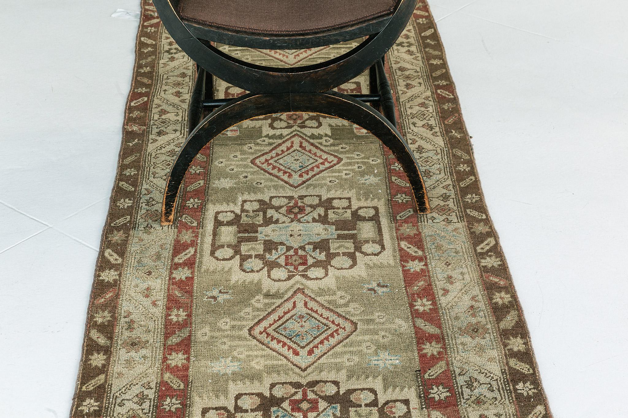 Antiker persischer Sarab-Läufer 27218 (Handgeknüpft) im Angebot