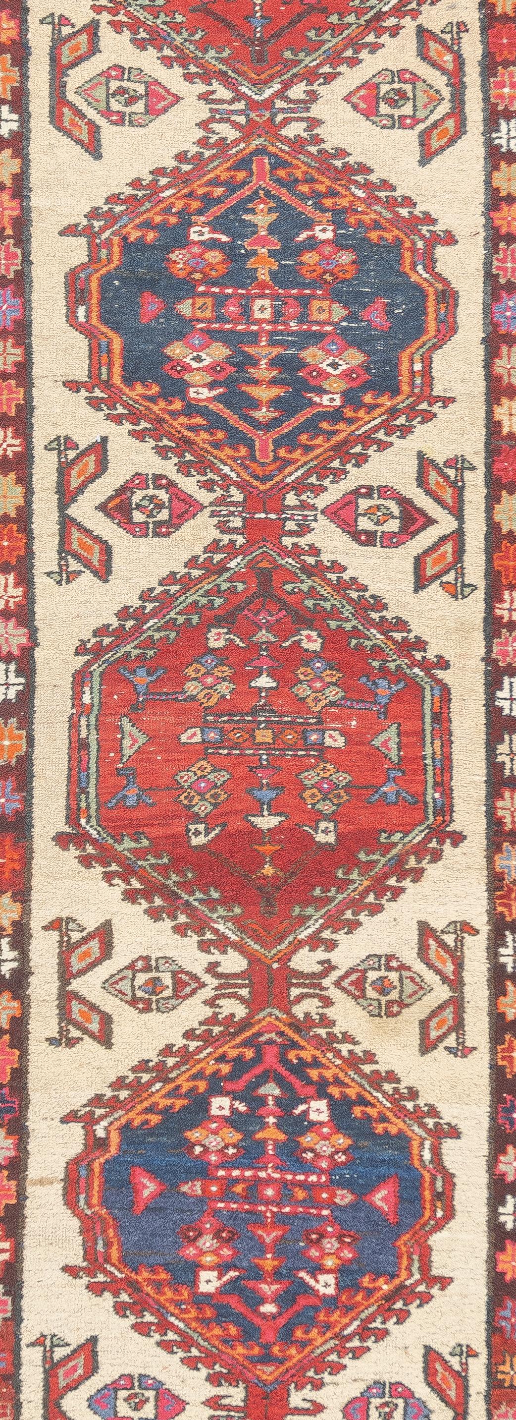 Antiker persischer Sarab-Läufer 3'5'' x 10'10'' (Persisch) im Angebot