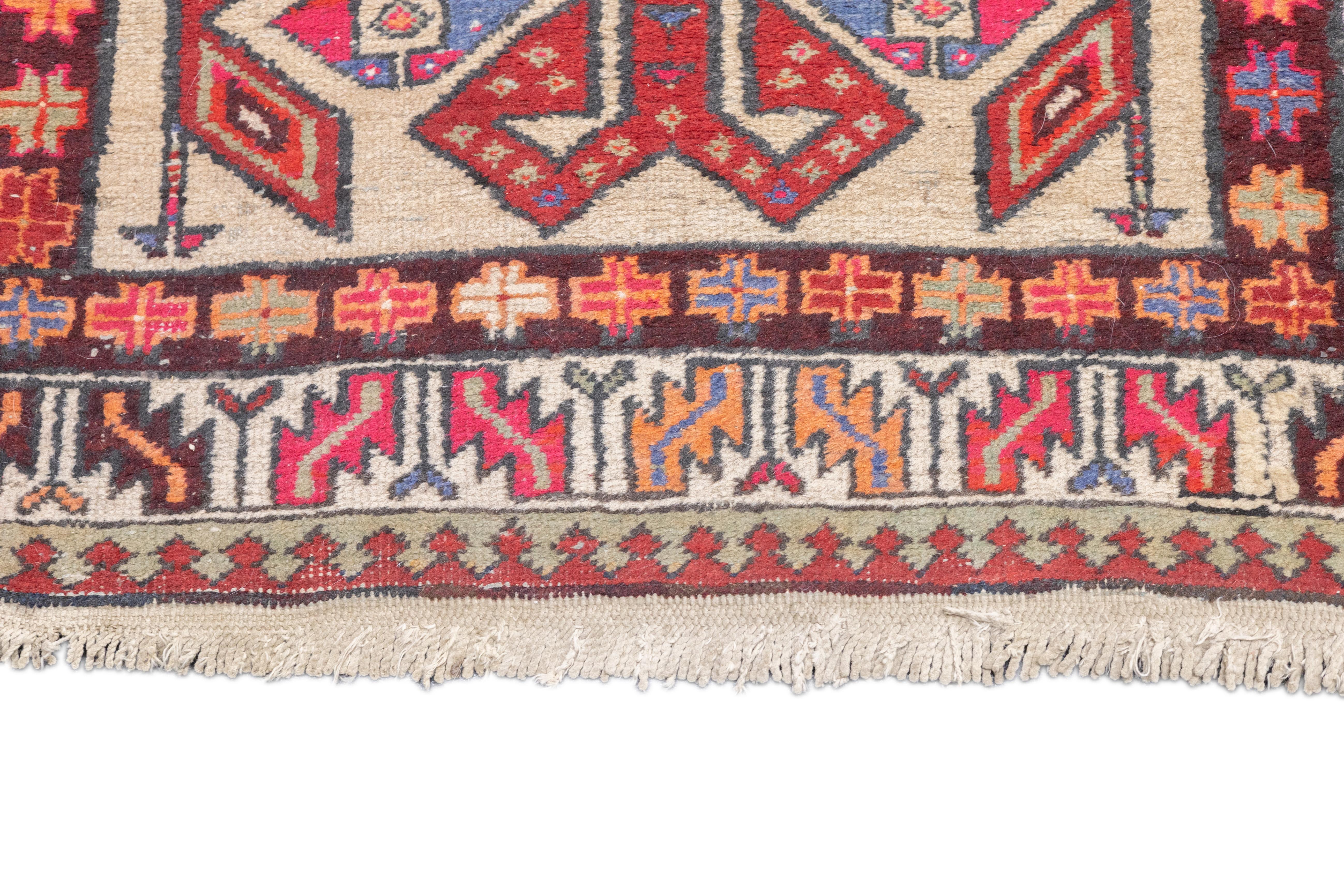 Antiker persischer Sarab-Läufer 3'5'' x 10'10'' im Zustand „Gut“ im Angebot in New York, NY