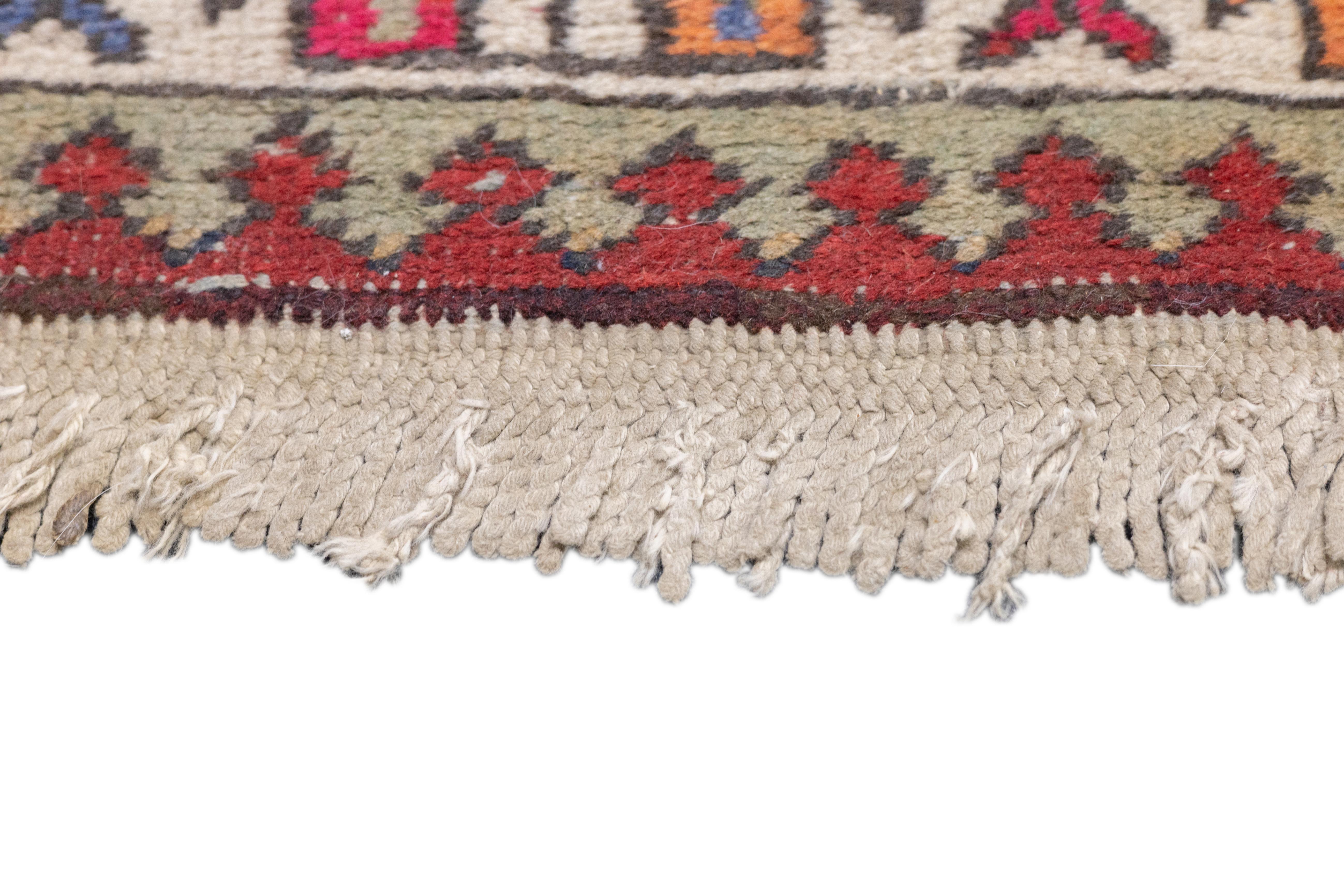 Antiker persischer Sarab-Läufer 3'5'' x 10'10'' (19. Jahrhundert) im Angebot