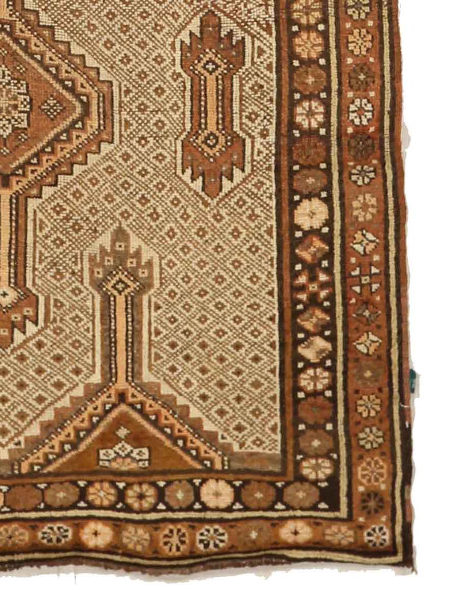 Antiker persischer Sarab-Läufer mit braunen und beigefarbenen geometrischen Mustern im Zustand „Hervorragend“ im Angebot in Dallas, TX