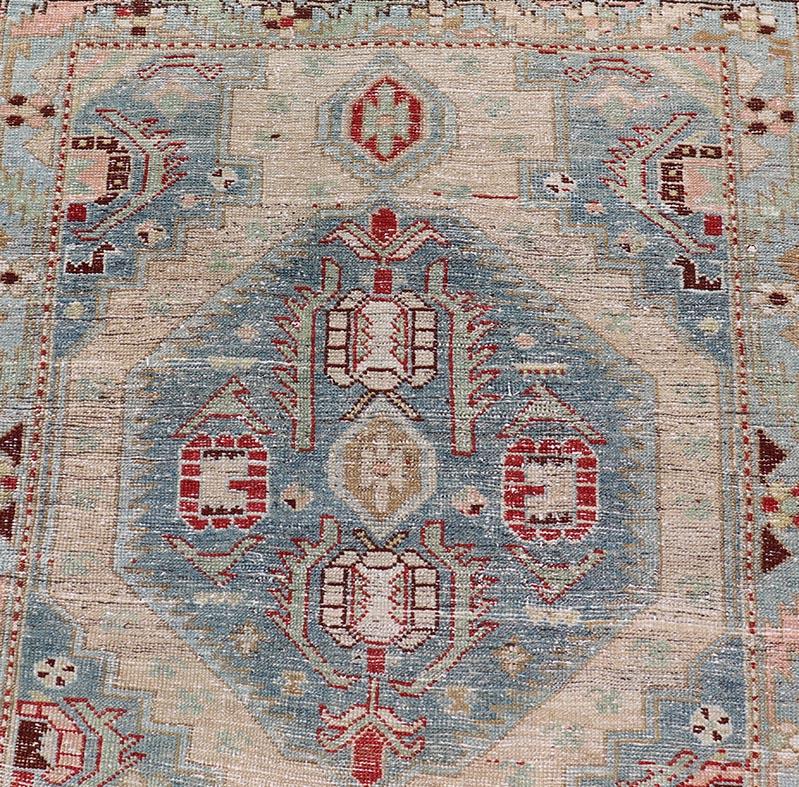 Antike persische Sarab Läufer mit Sub-Geometrische Medaillon Design 3'8