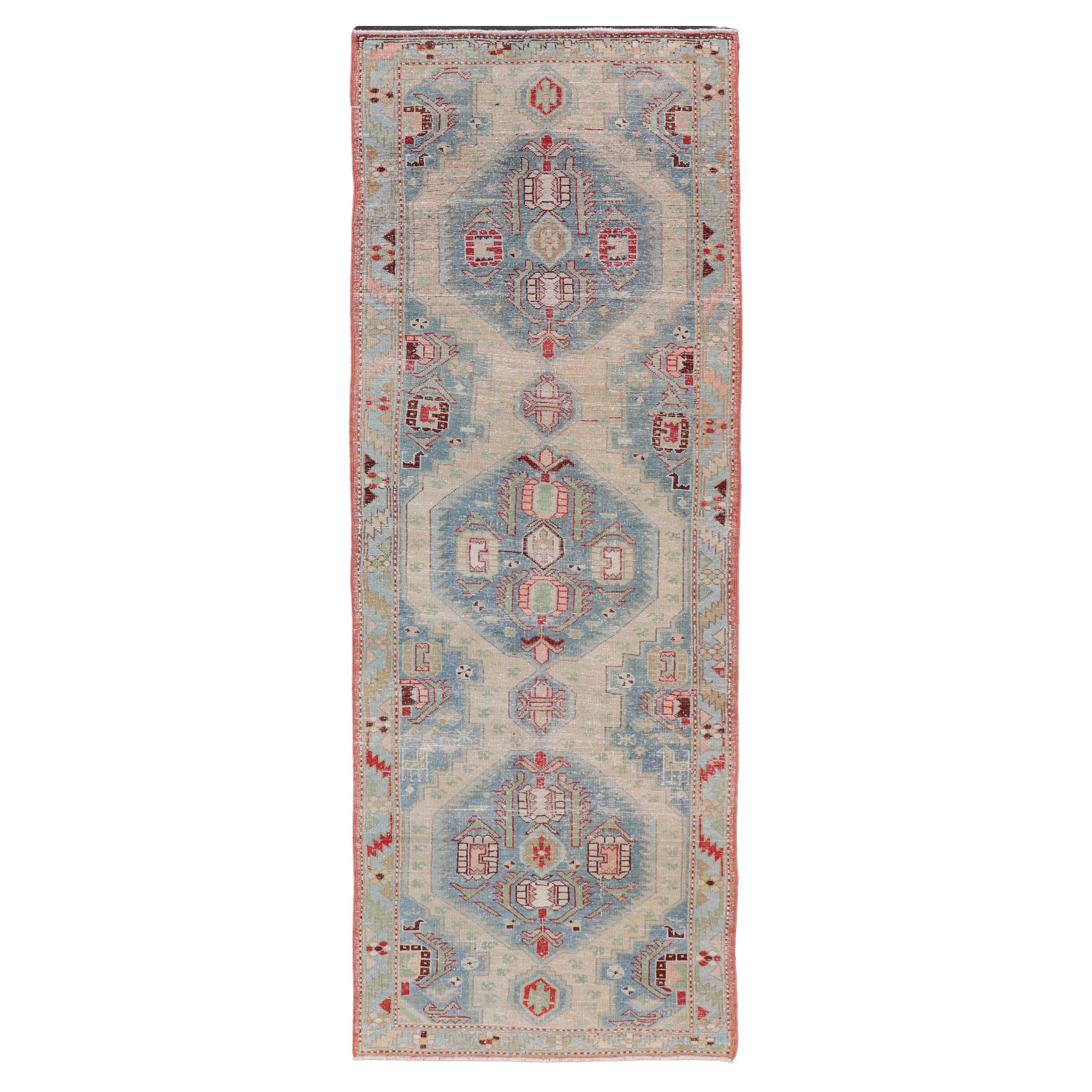 Traves de Mesa Persa Sarab Antiguo con Diseño de Medallón Sub-Geométrico 3'8" x 10'3