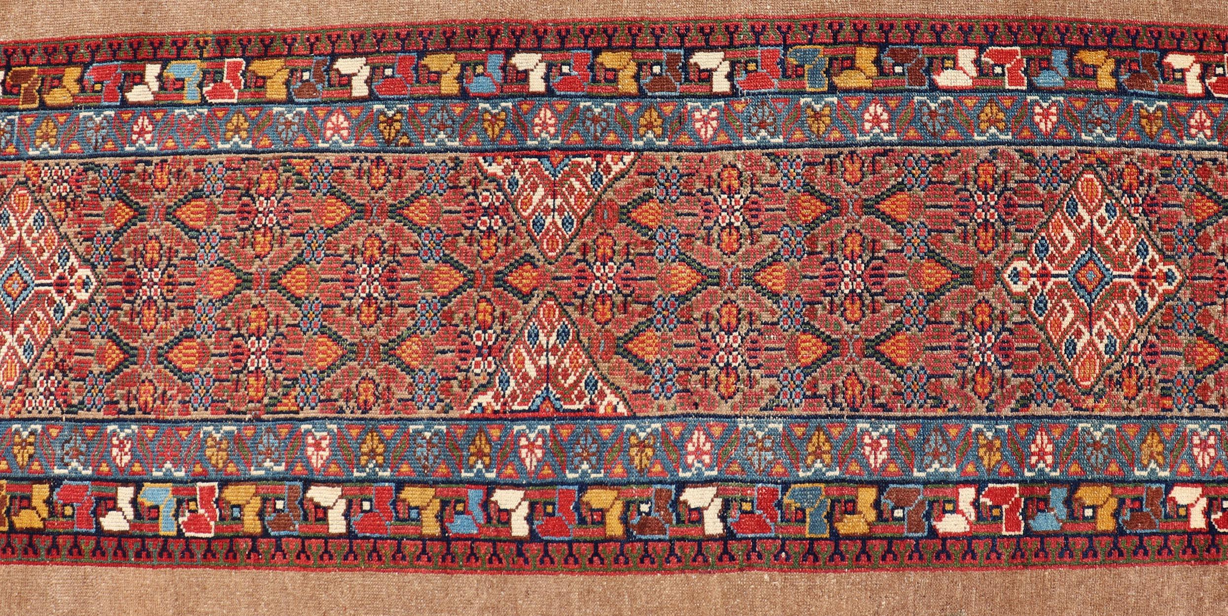 Antiker persischer Sarab mit geometrischen Mustern in satten Rottönen und Blau 2'10 