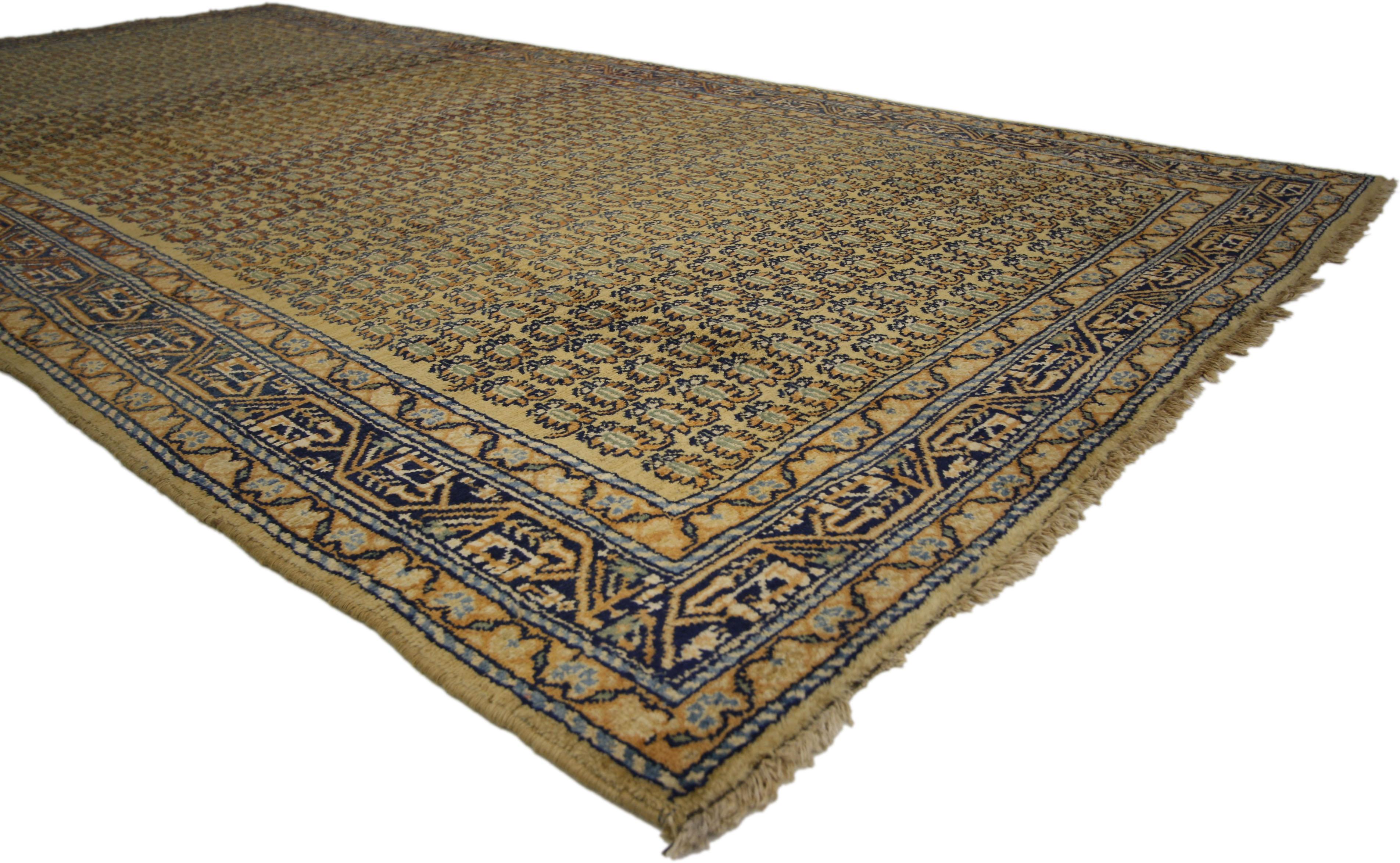 72614 Antique Persian Saraband Runner with Mir Boteh Design, Wide Hallway Runner 04'09 x 09'09. Le tapis Saraband en laine nouée à la main présente des colonnes symétriques de motifs stylisés Mir boteh. Le boteh ressemble à une graine germée et est