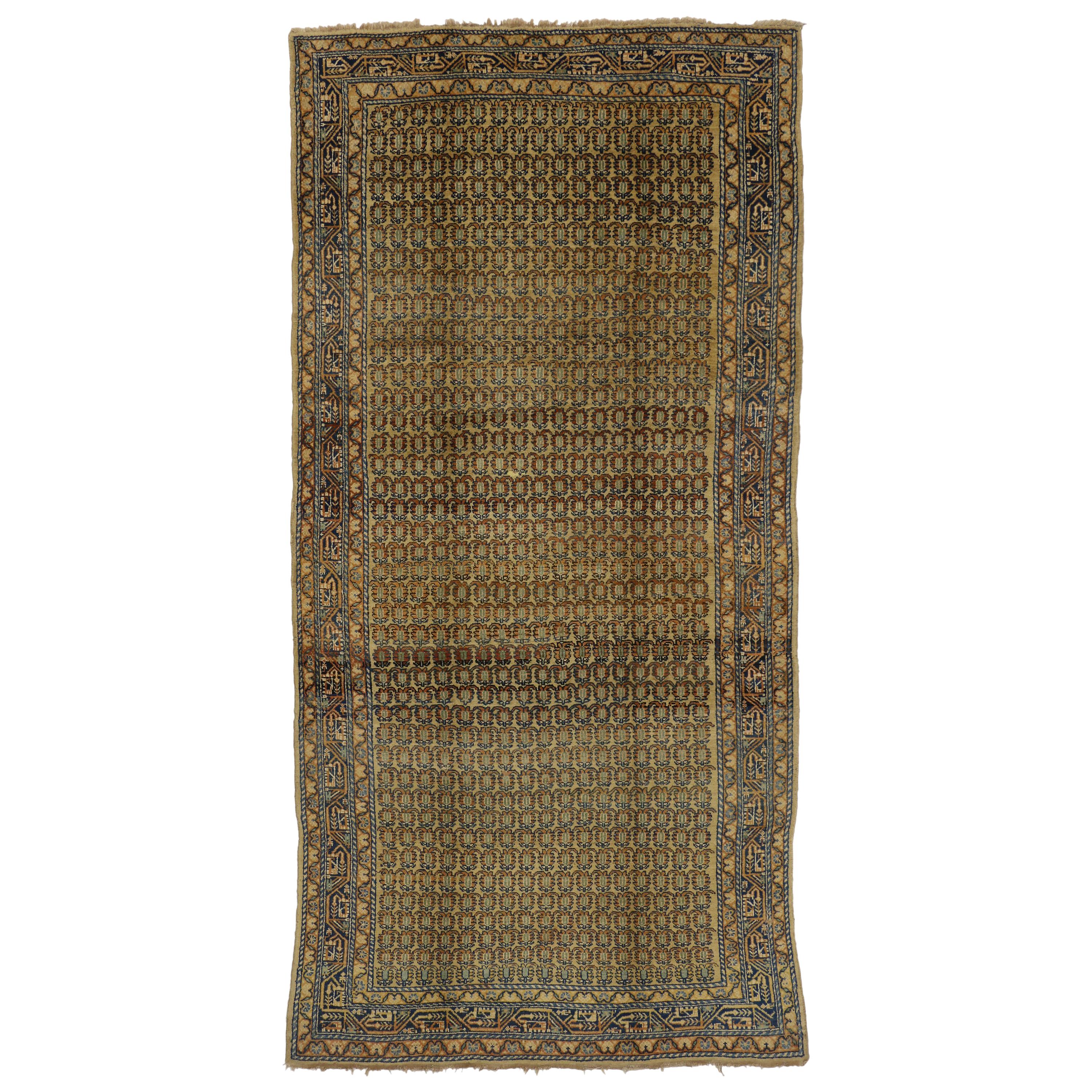 Tapis de couloir Saraband persan ancien avec motif Mir Boteh, large tapis de couloir en vente