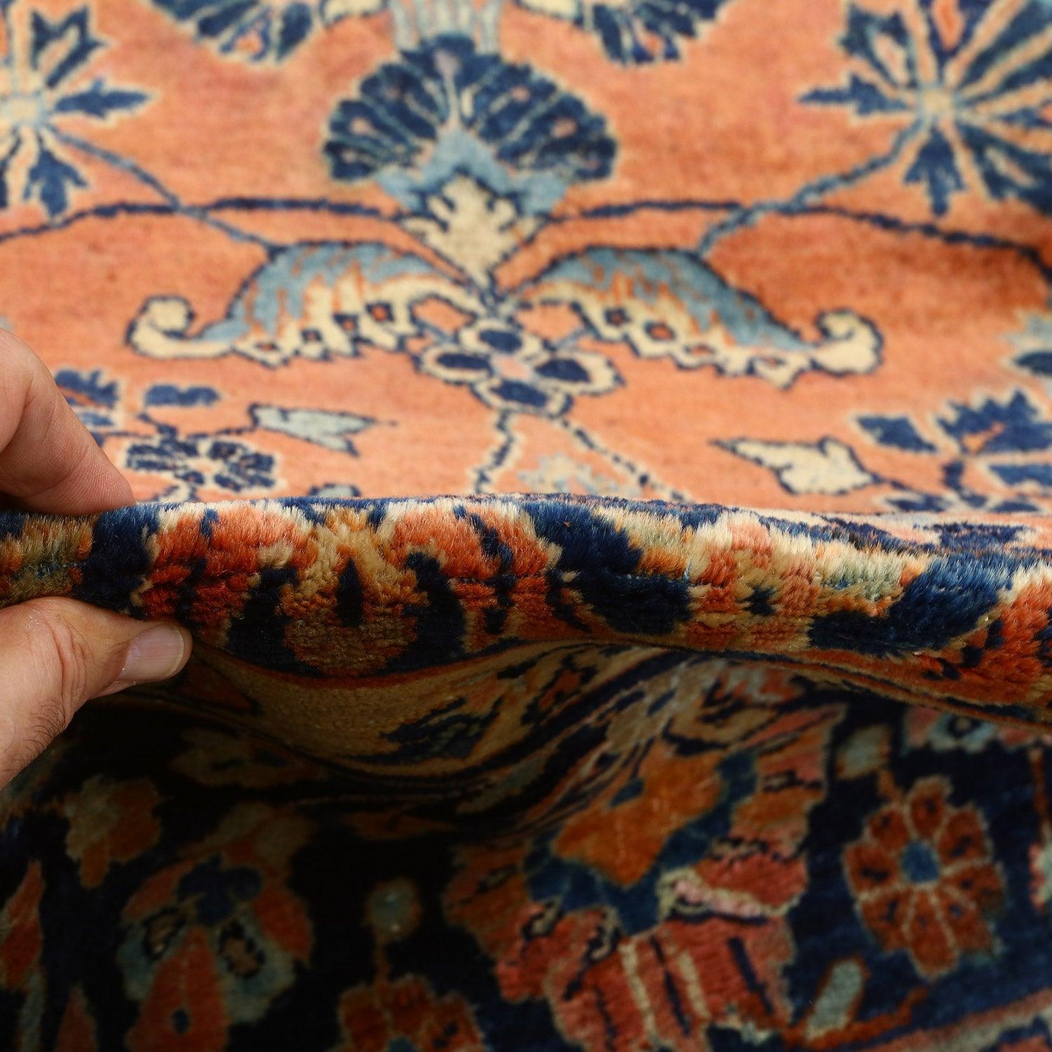 Antique Sarook Mohajeran Rug in Wool and Cotton 12' X 9'

Détails clés :
Pile : Laine
Fondation : Coton
Origine : Sarook Mohajeran
Design/One : Médaillon central
Âge approximatif : 100 ans
Qualité (KPI) : 250
Condit : Très bon
Dimension : 12' x