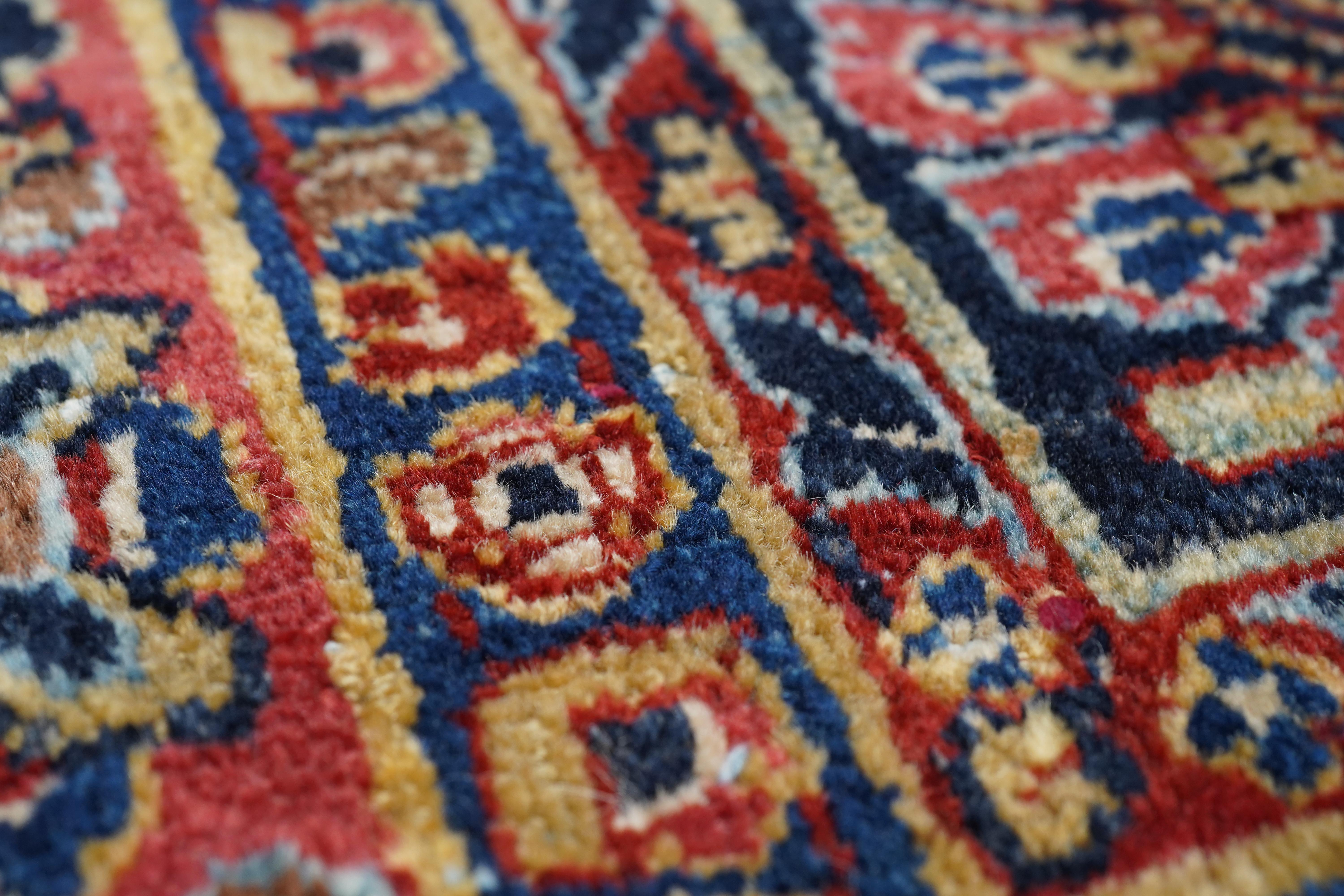 Antiker persischer Sarouk-Teppich aus Sarouk 6'2'' x 9'0'' (Handgeknüpft) im Angebot