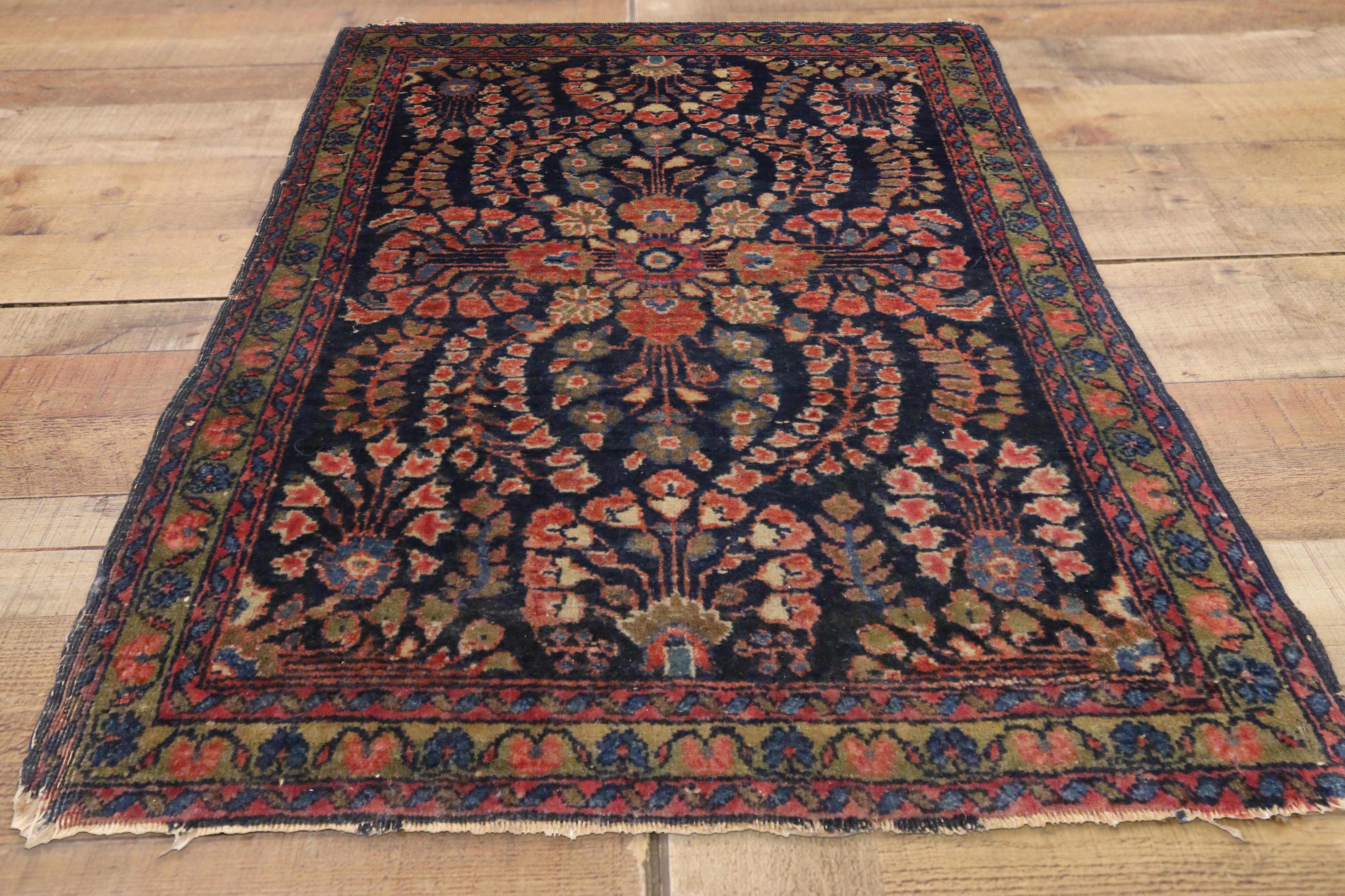 Antique Persian Sarouk Accent Rug, Small Persian Rug with Modern Victorian Style In Good Condition In Dallas, TX