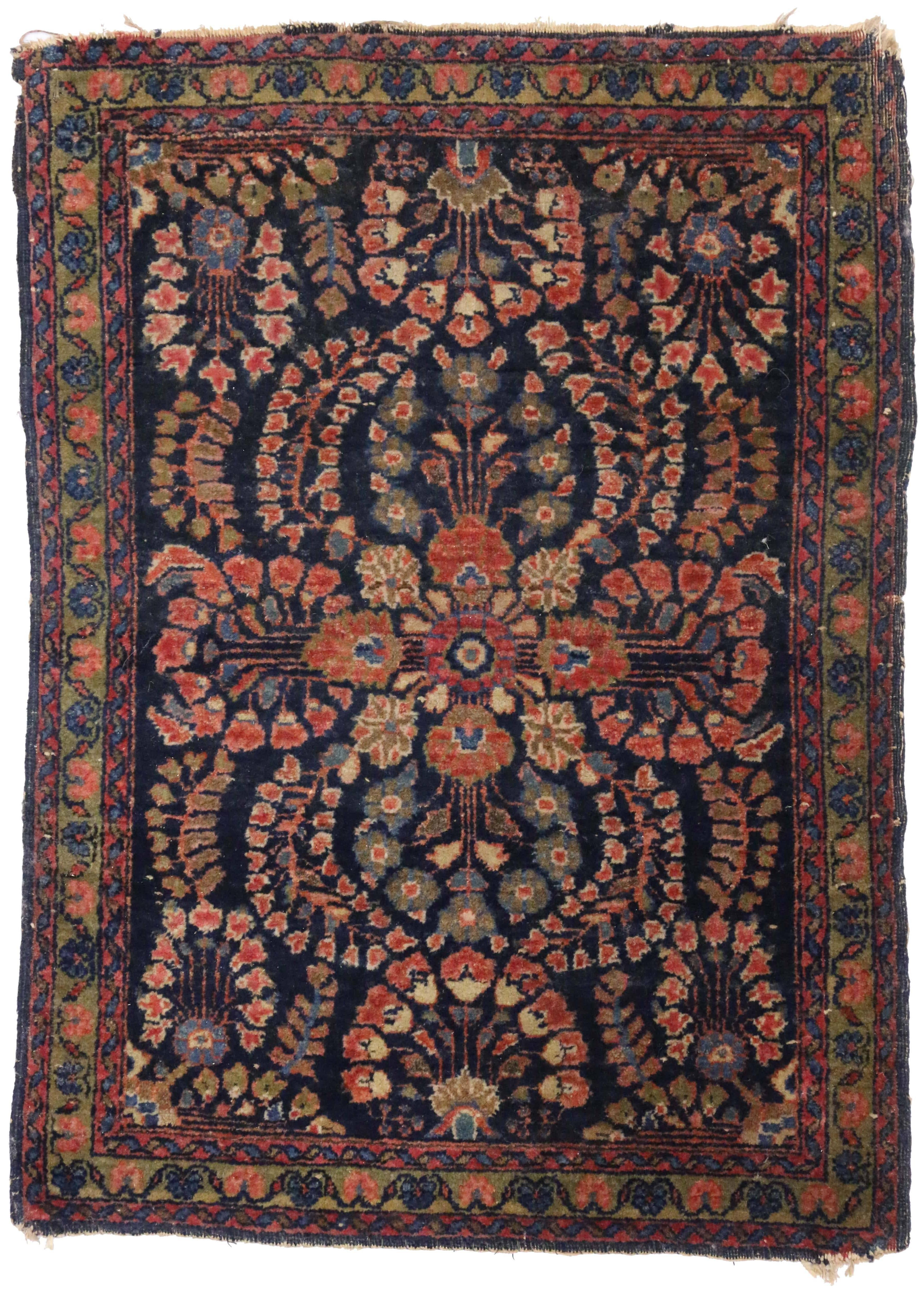 74477 Antique Persian Sarouk Accent Rug, Small Persian Rug with Modern Victorian Style 01'10 x 02'07. This hand-knotted antique Persian Sarouk accent rug features a central cruciform shaped medallion made up of palmettes with concentric rings of