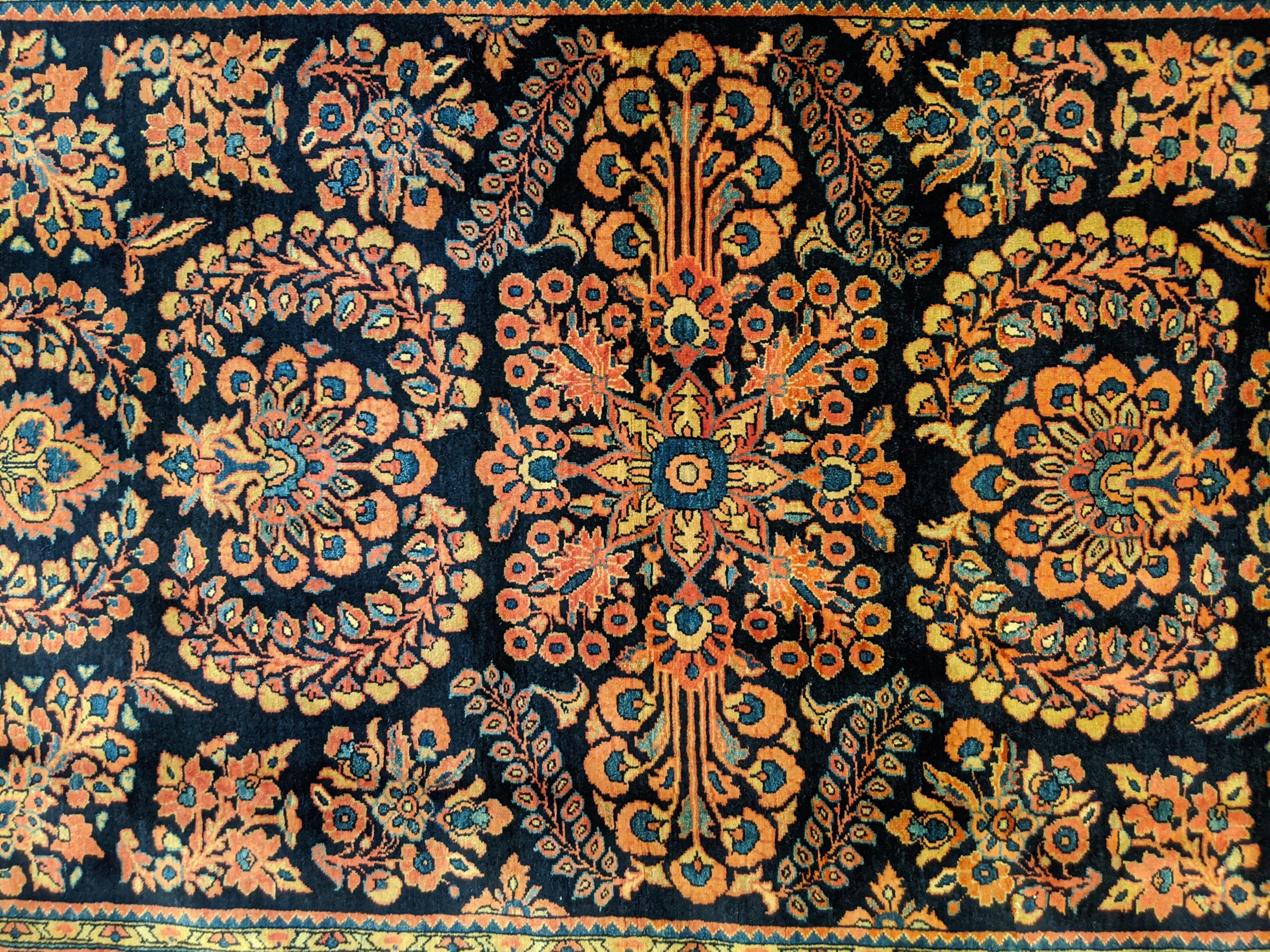 Antique Persian Sarouk, All-Over Design on Navy Field, Wool, 1920 In Good Condition For Sale In Williamsburg, VA