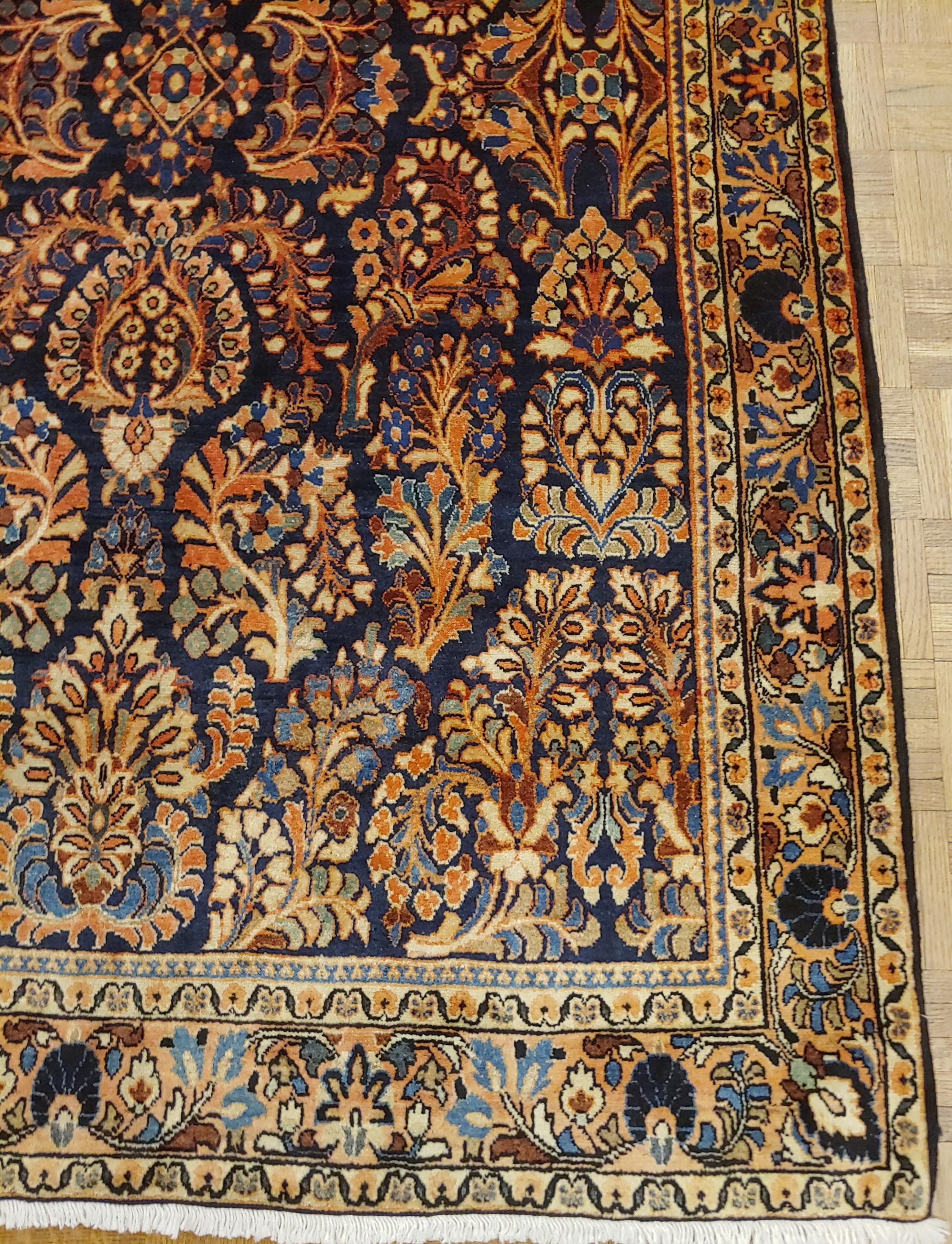 Antique Persian Sarouk, All-Over Design on Navy Field, Wool, 1920 In Good Condition For Sale In Williamsburg, VA