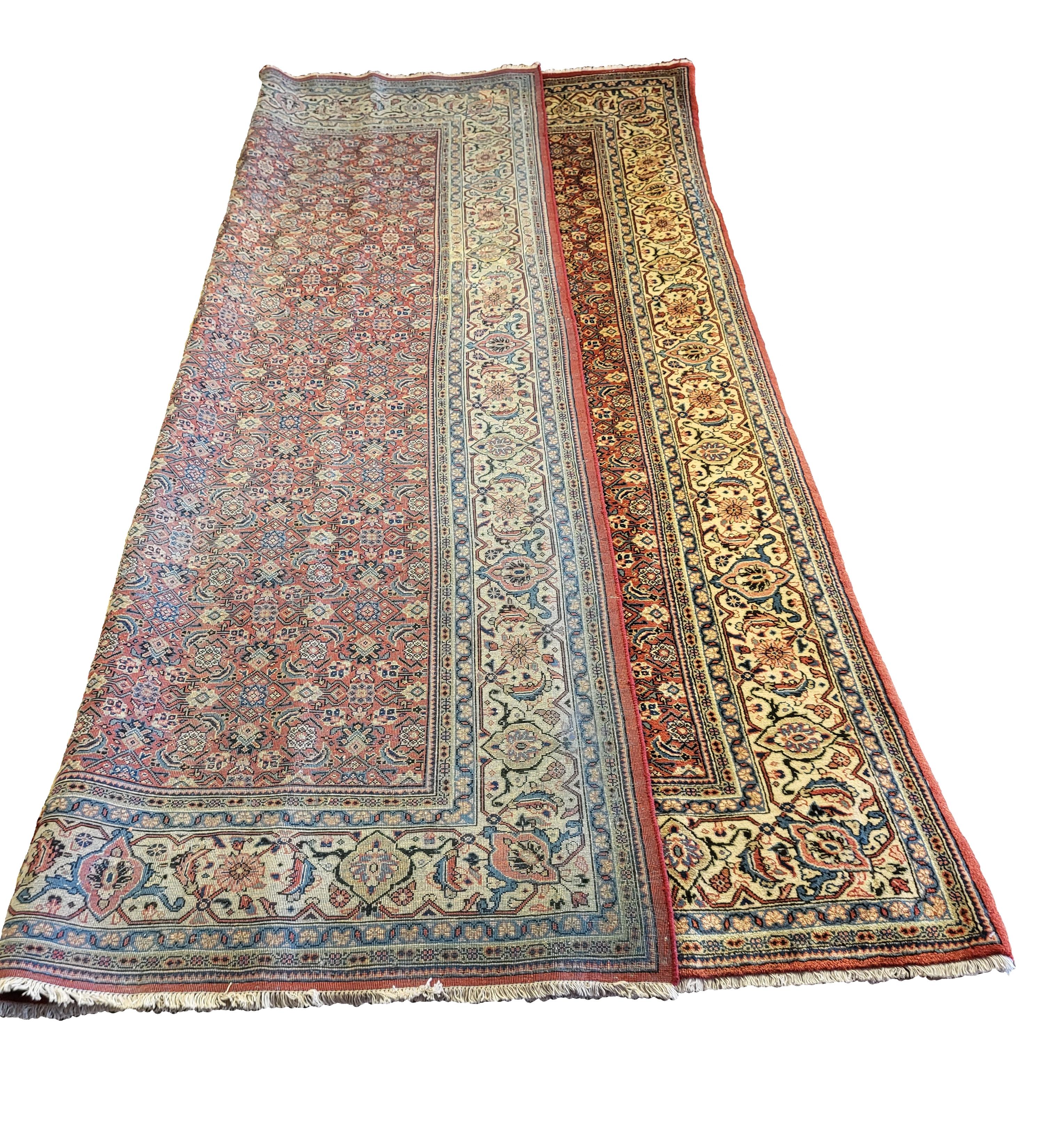 Early 20th Century Persian Sarouk - All Over Mahi Design - Coral / Pink & Cream In Good Condition For Sale In Blacksburg, VA