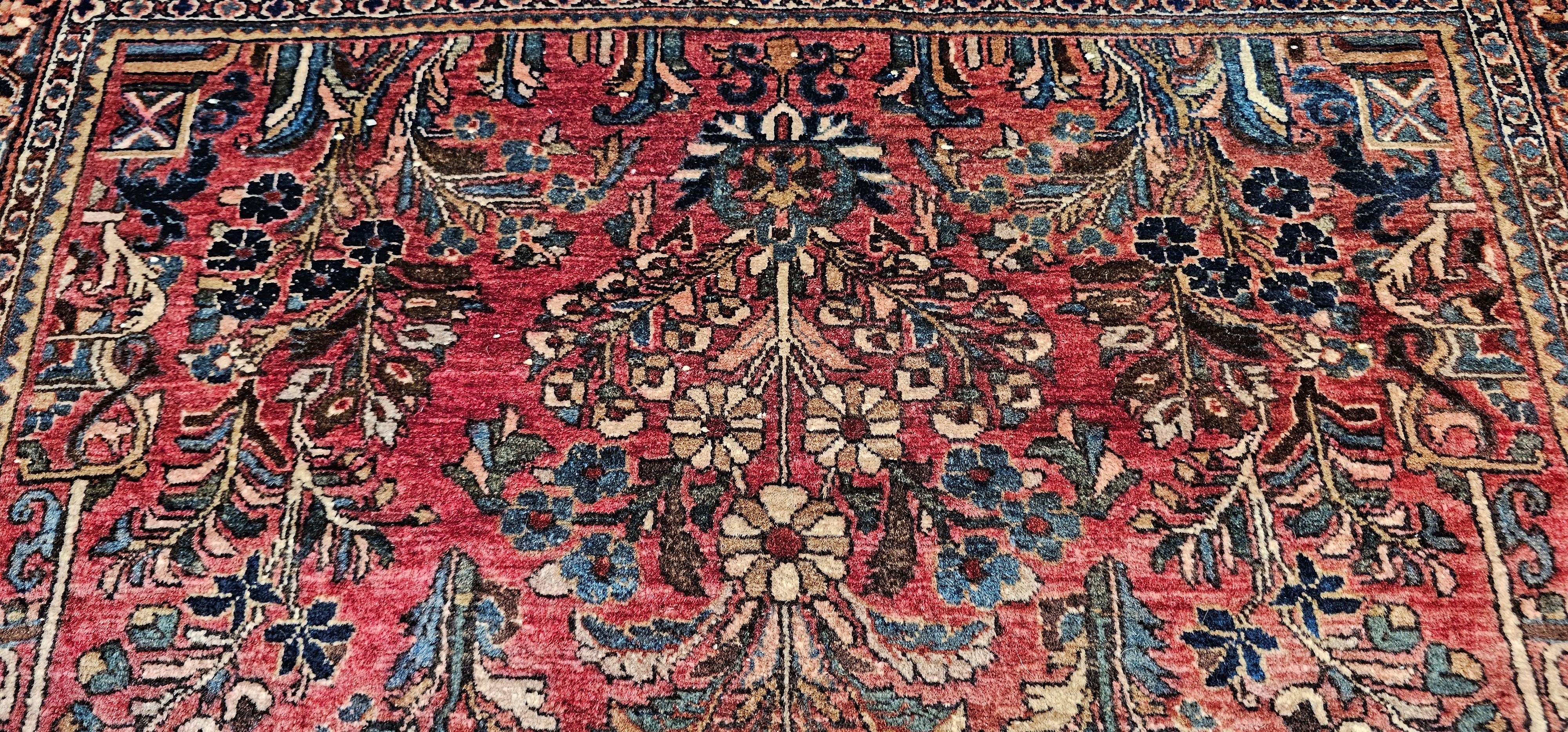 Tappeto antico persiano Sarouk con motivo floreale in rosso, avorio e verde in vendita 5