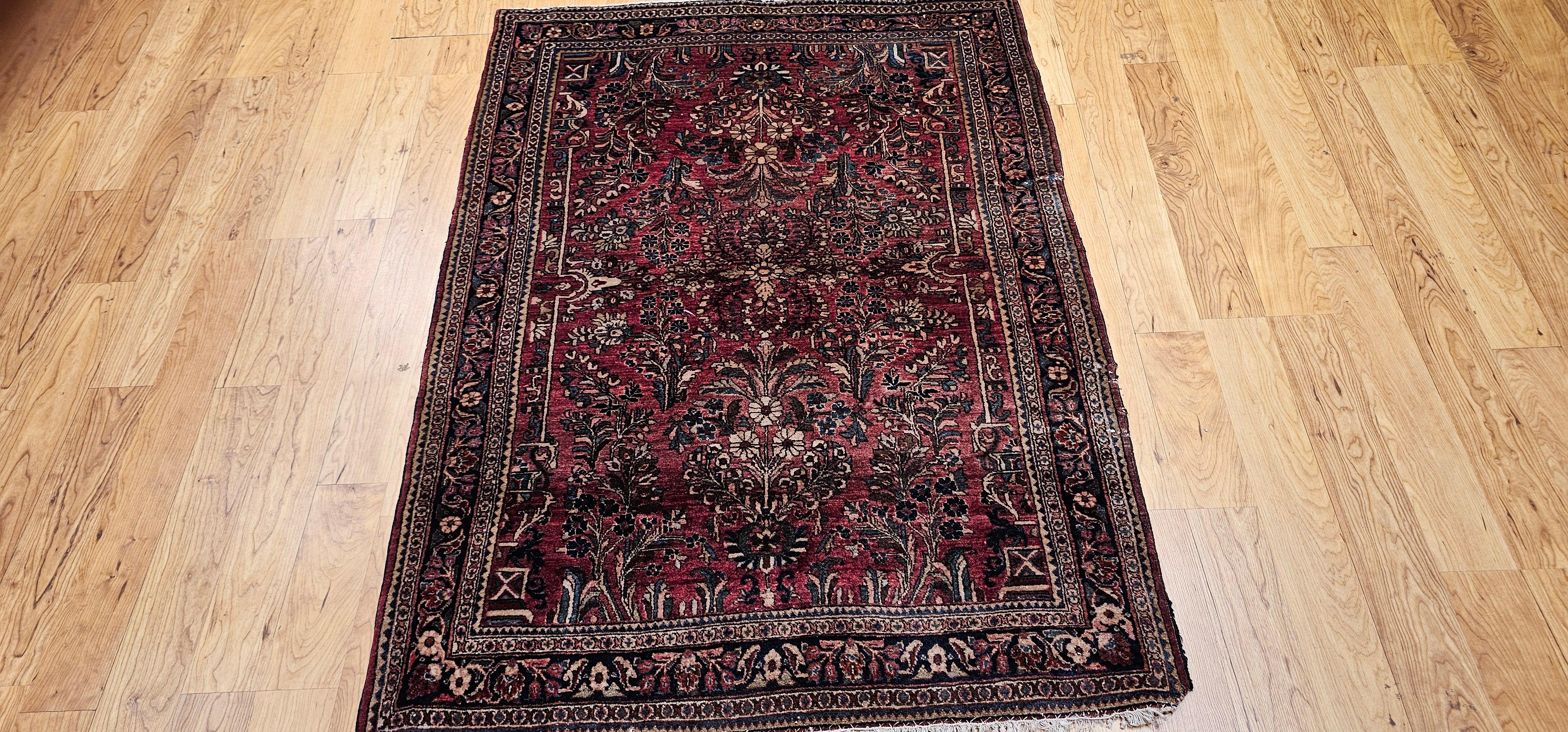 Tappeto antico persiano Sarouk con motivo floreale in rosso, avorio e verde in vendita 7
