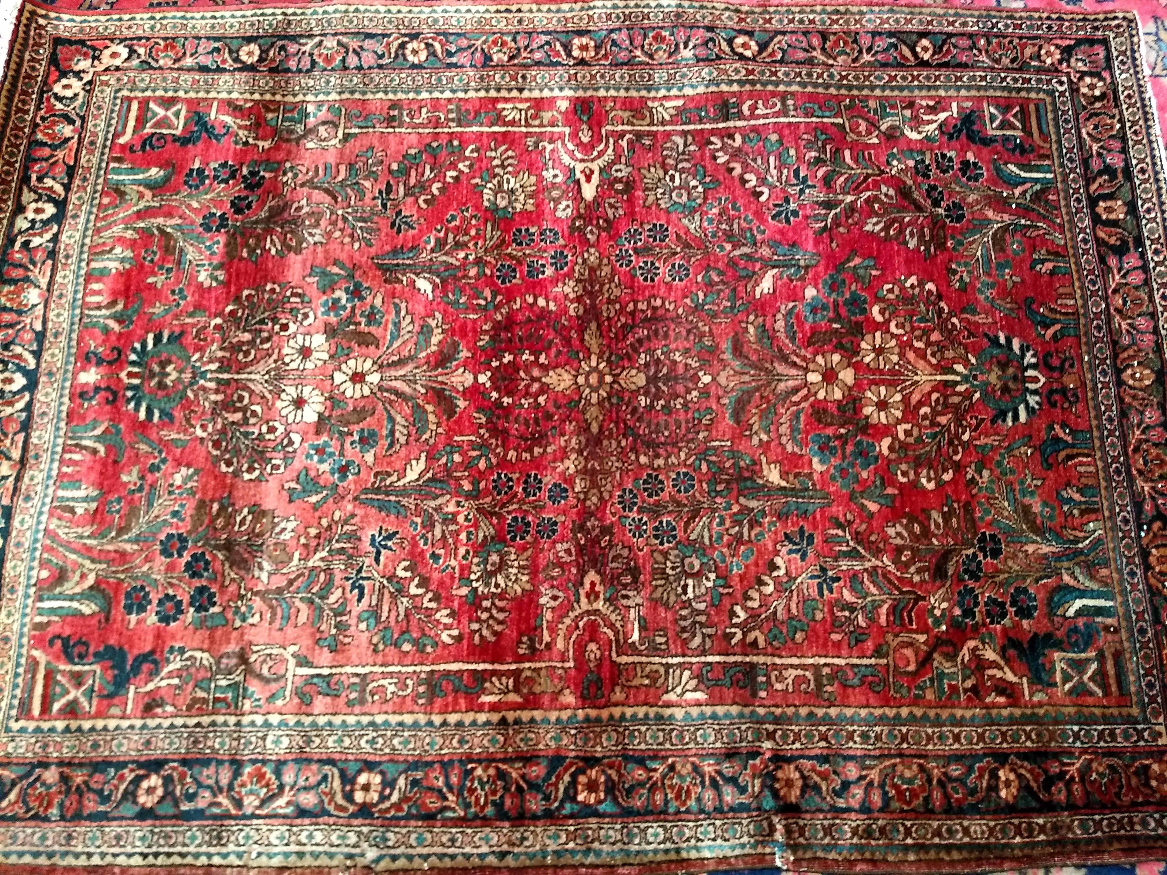 Tappeto antico persiano Sarouk con motivo floreale in rosso, avorio e verde in vendita 11