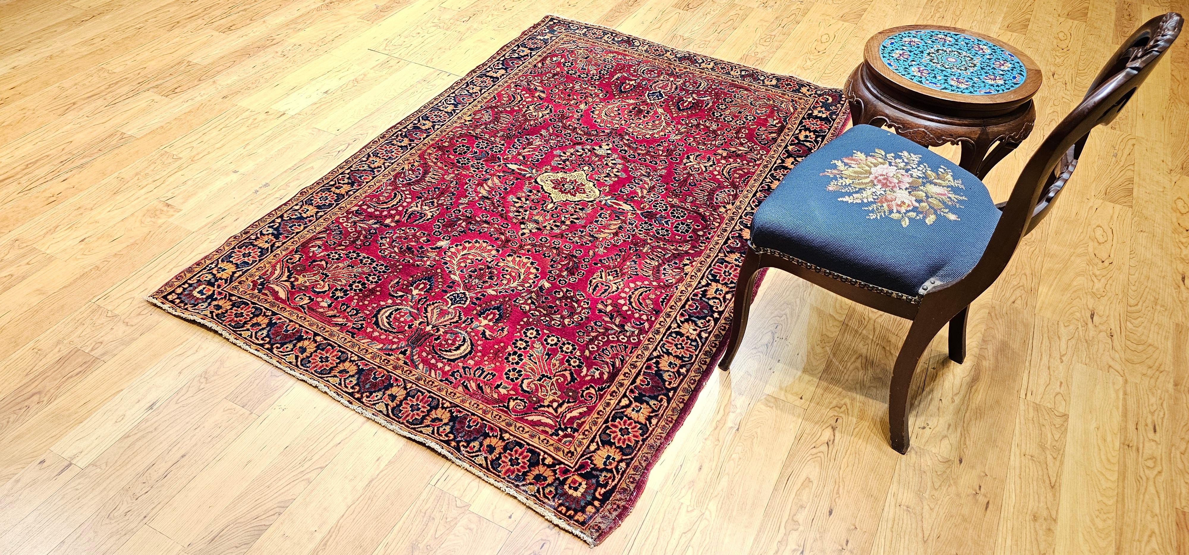 Ancien tapis persan Sarouk à motifs floraux en rouge, ivoire et marine en vente 6