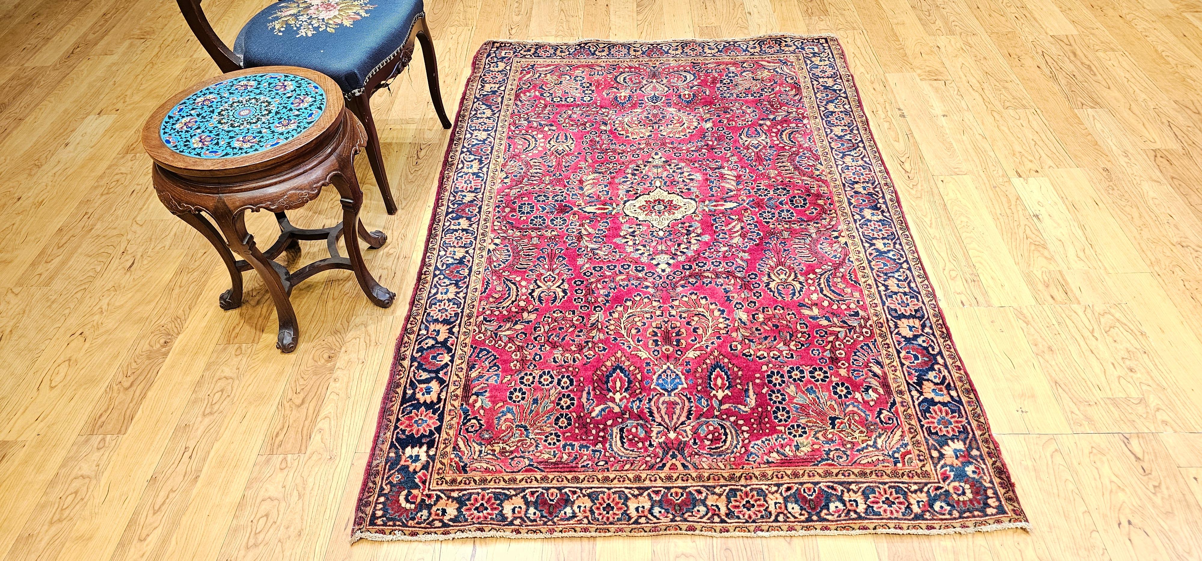 Ancien tapis persan Sarouk à motifs floraux en rouge, ivoire et marine en vente 9