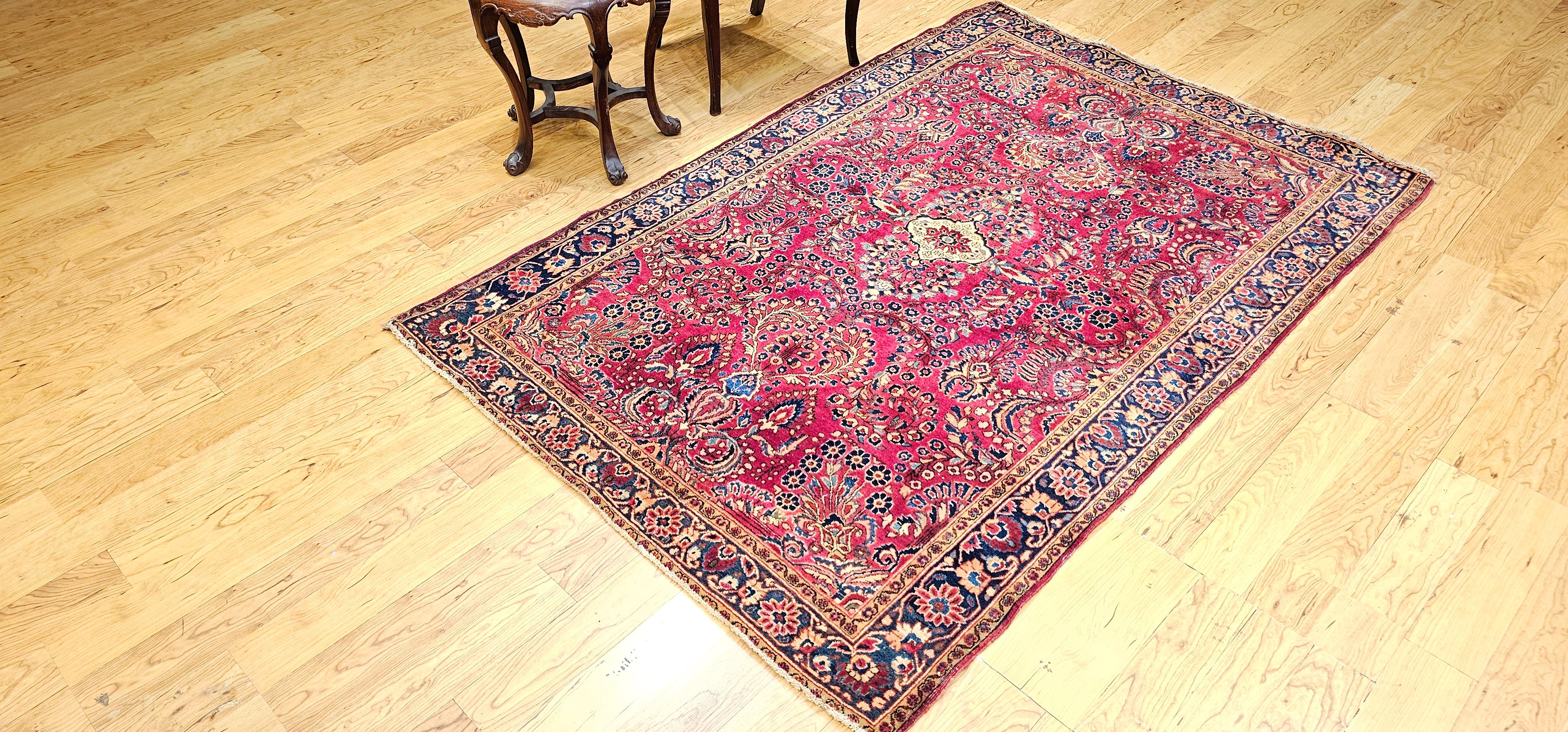 Ancien tapis persan Sarouk à motifs floraux en rouge, ivoire et marine en vente 10
