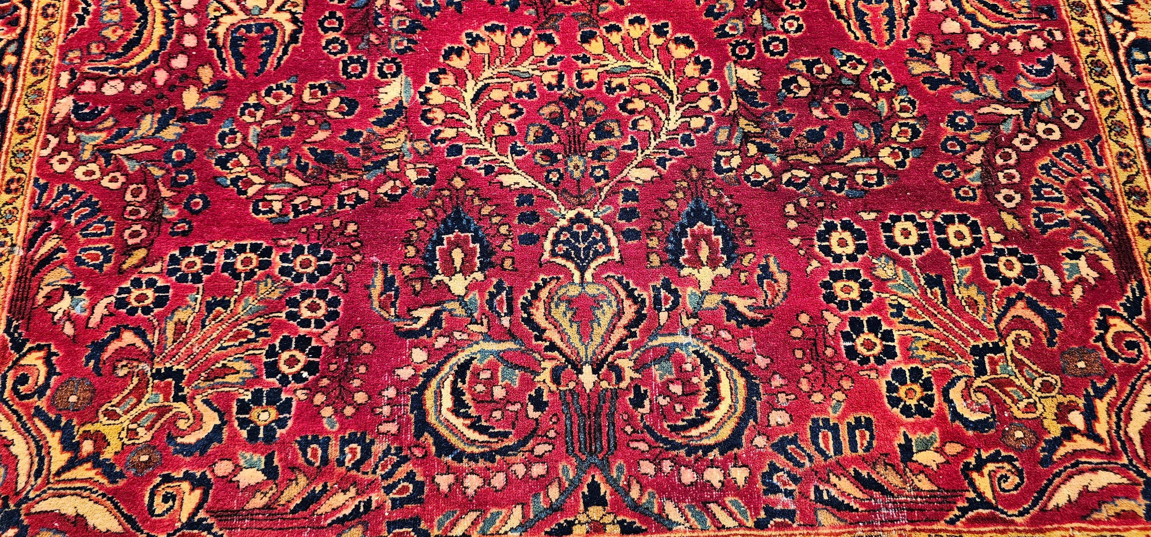 Ancien tapis persan Sarouk à motifs floraux en rouge, ivoire et marine en vente 2