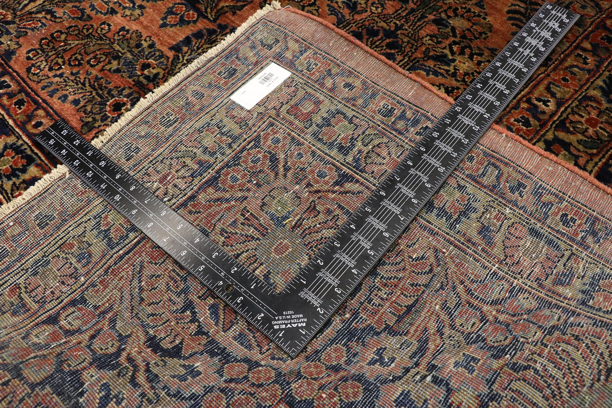 Antique Persian Sarouk Area Rug with American Traditional Style In Good Condition For Sale In Dallas, TX