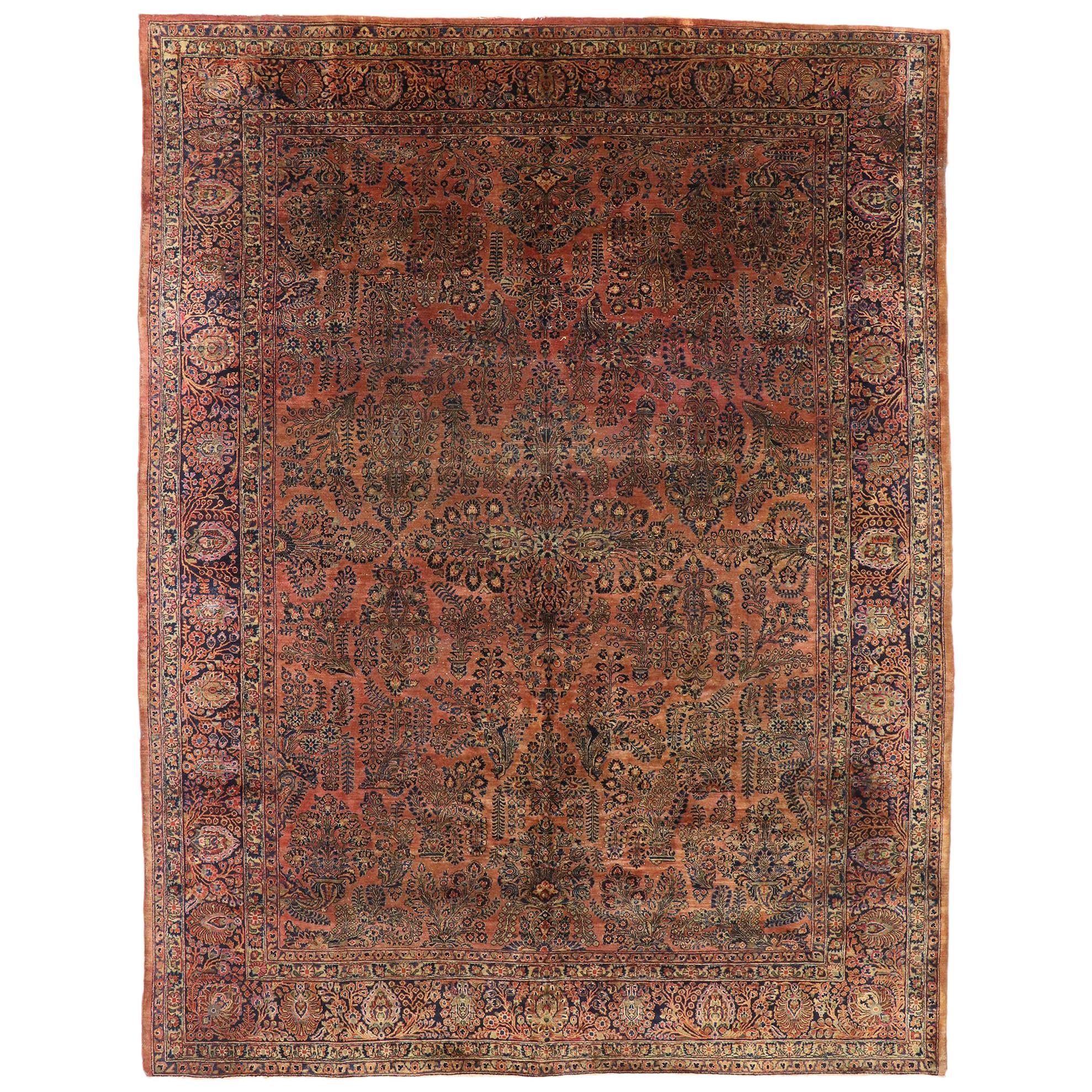 Tapis persan ancien de type Sarouk avec style traditionnel américain