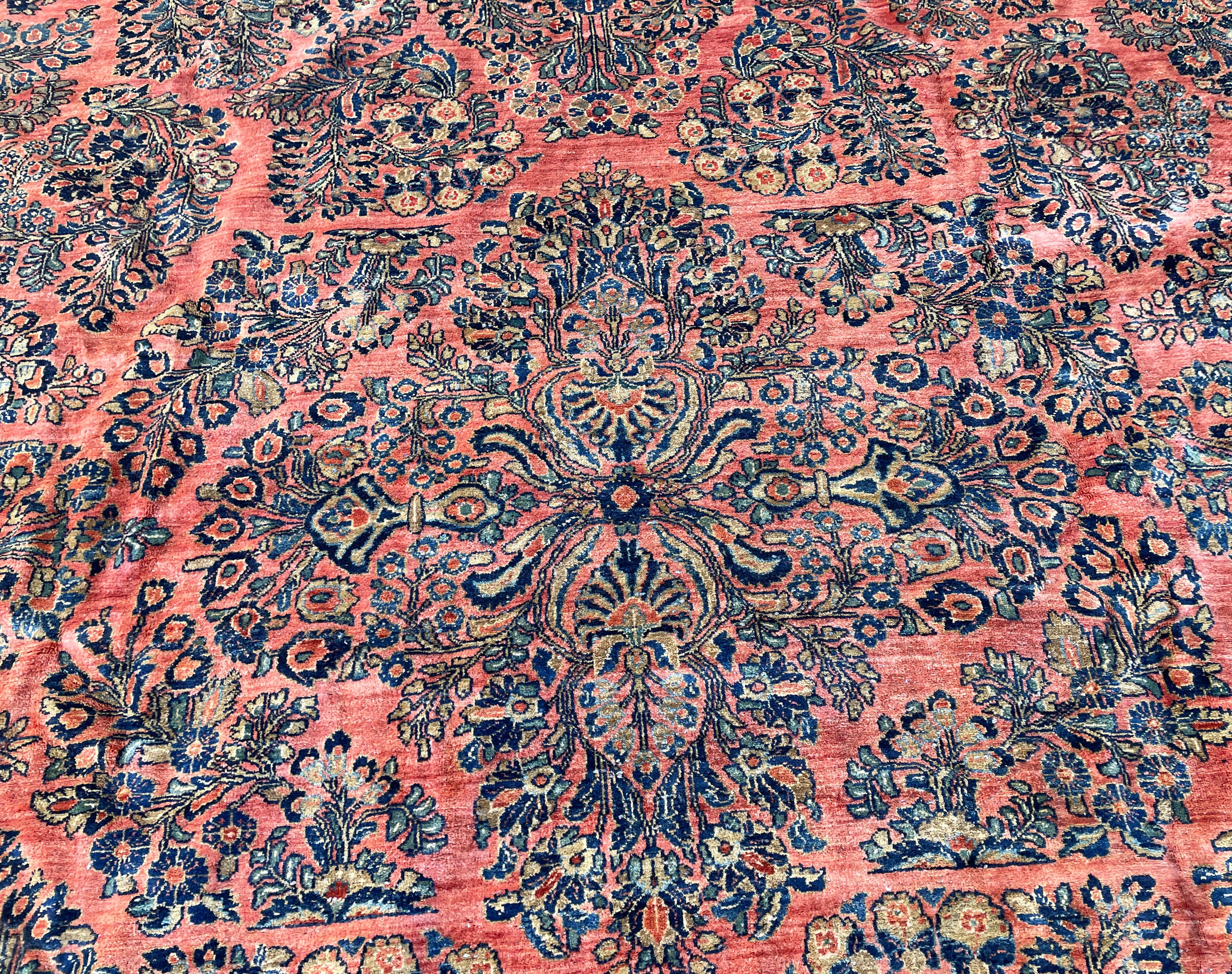 Antiker persischer Sarouk-Teppich aus Sarouk, Gartendesign im Angebot 2