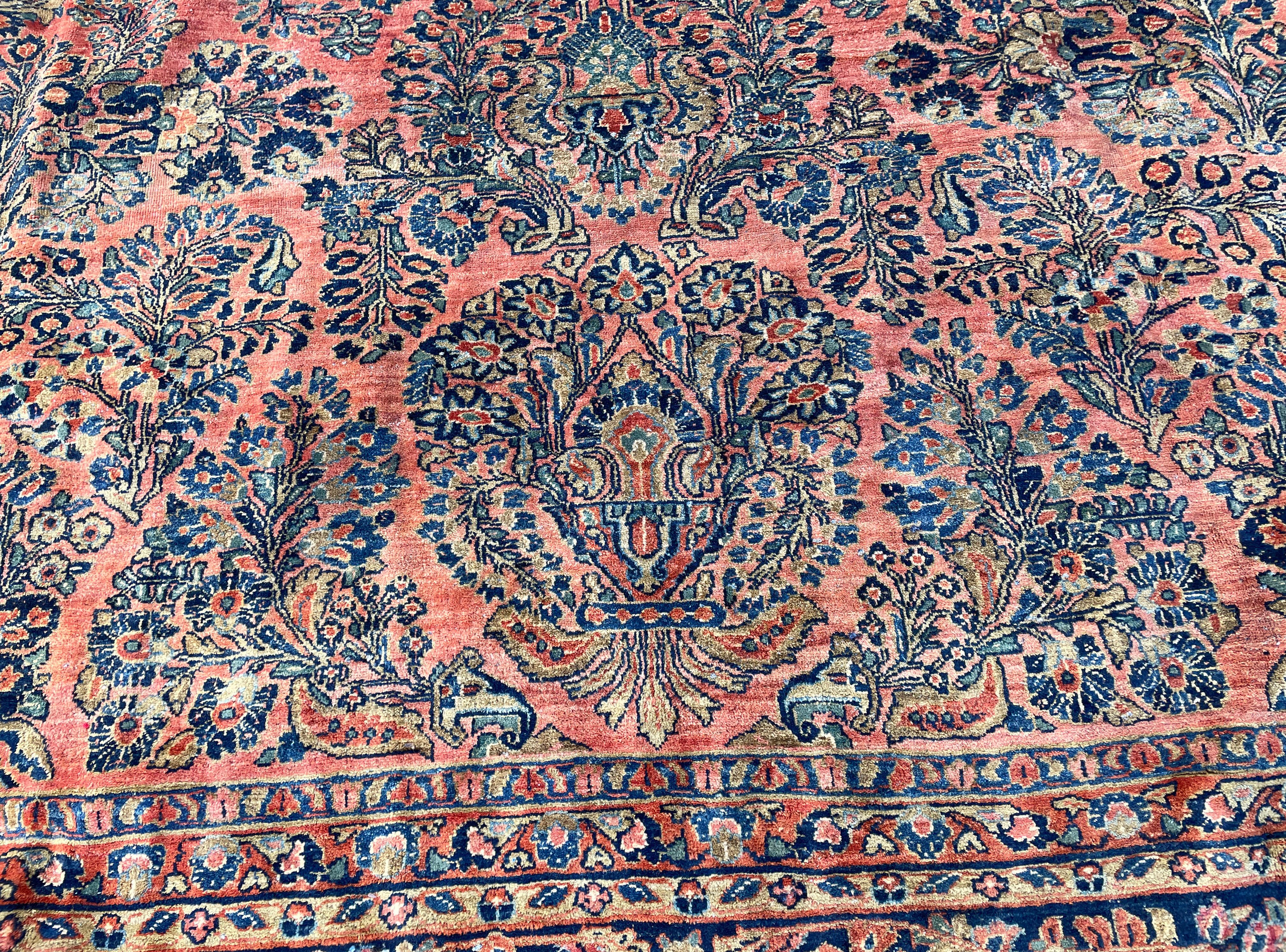 Antiker persischer Sarouk-Teppich aus Sarouk, Gartendesign im Angebot 3