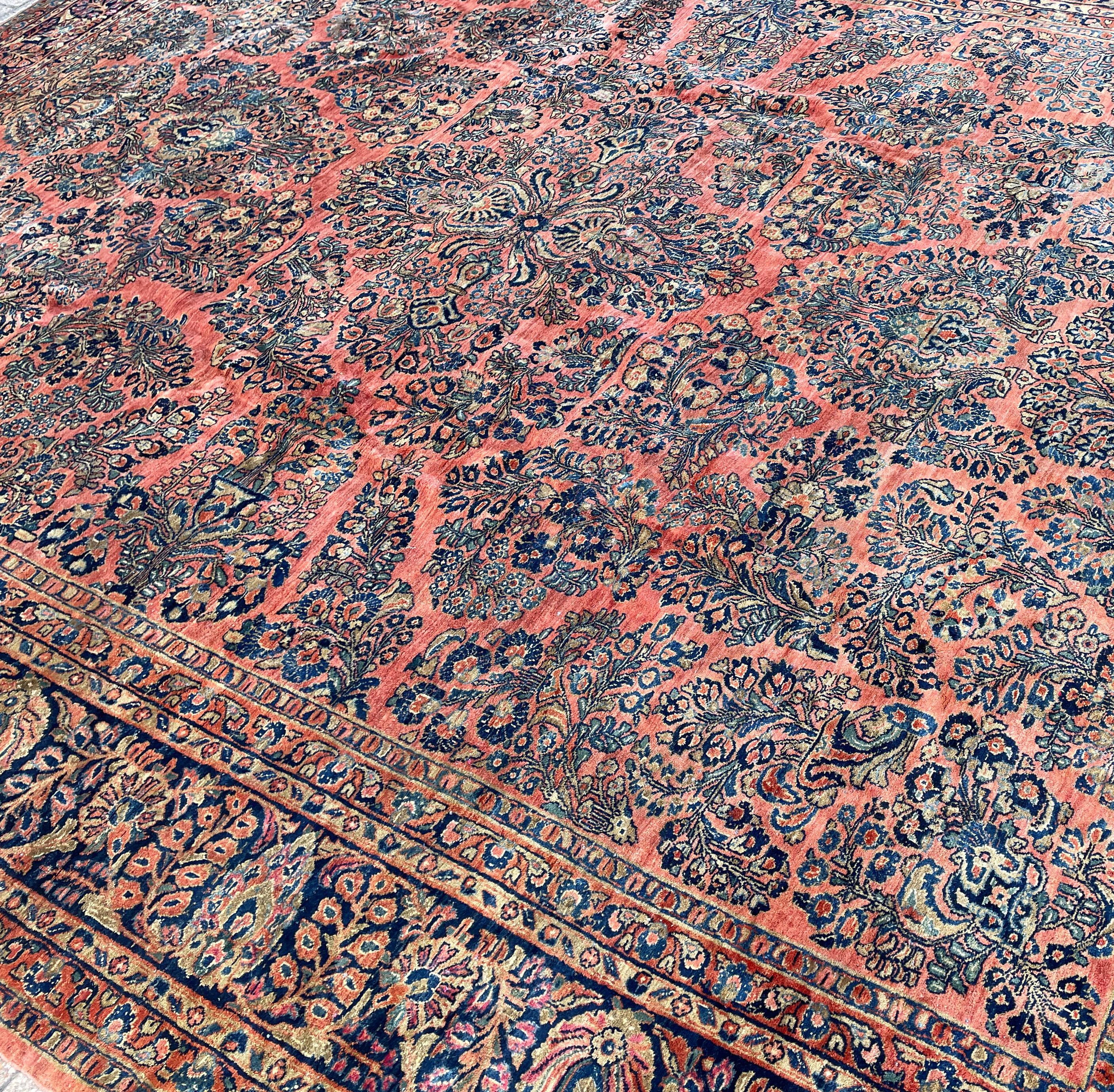 Antiker persischer Sarouk-Teppich aus Sarouk, Gartendesign im Angebot 5