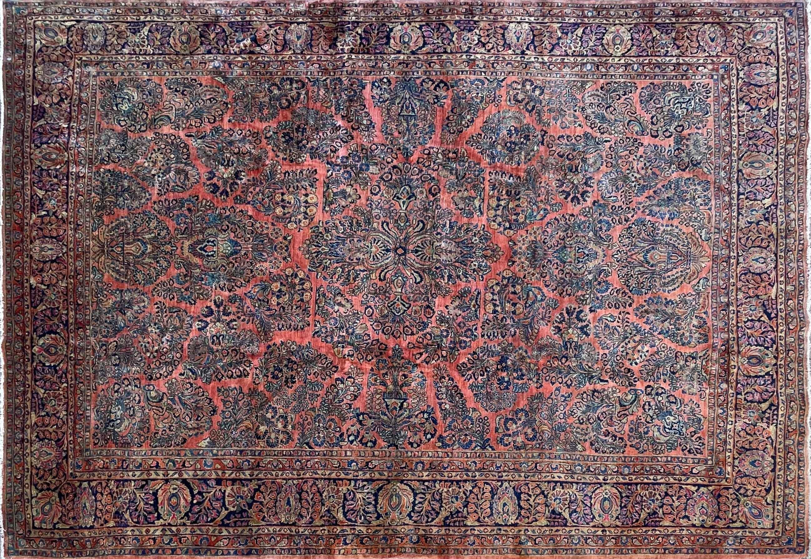

Umarmen Sie zeitlose Eleganz: Die Pracht eines antiken persischen Sarouk-Teppichs (10'2