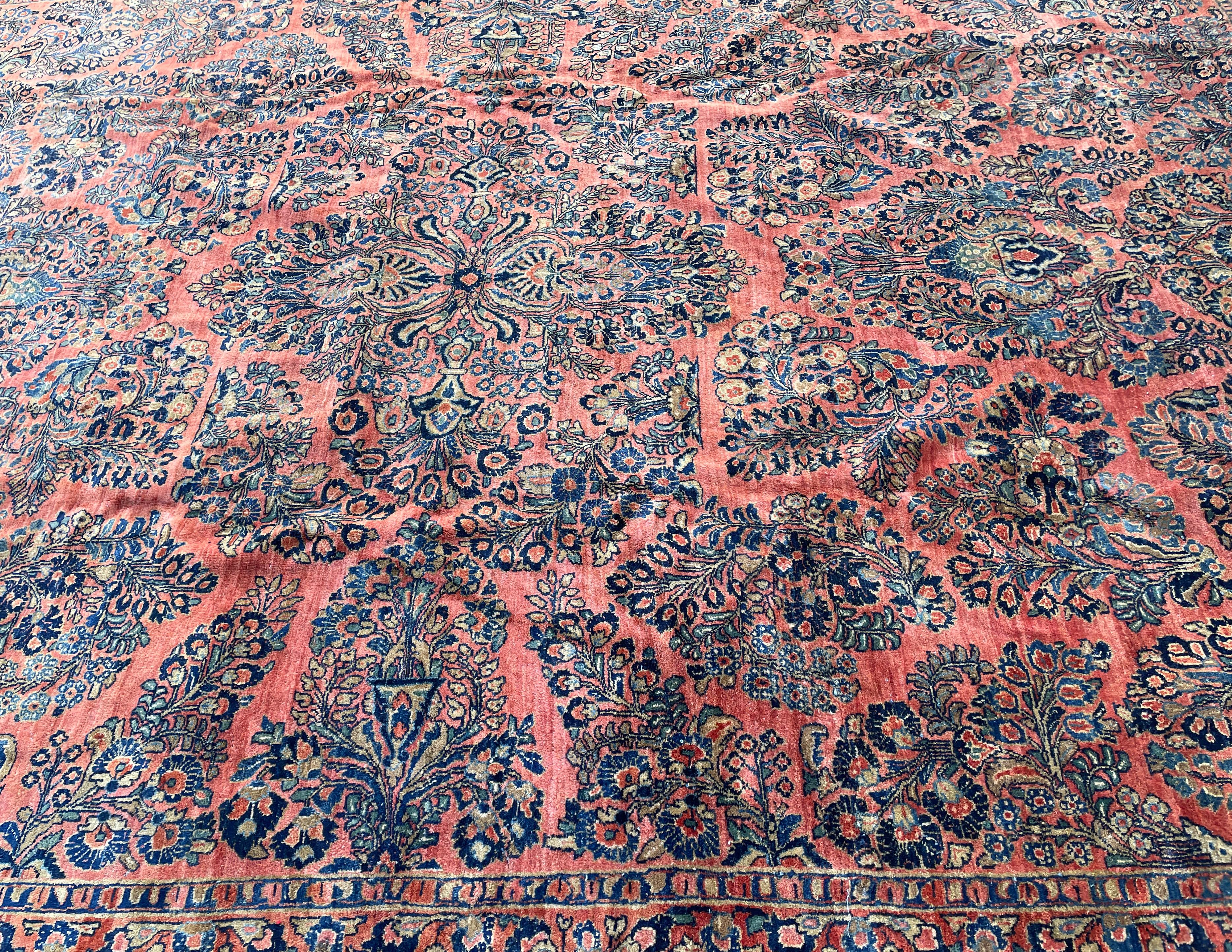 Antiker persischer Sarouk-Teppich aus Sarouk, Gartendesign (Wolle) im Angebot