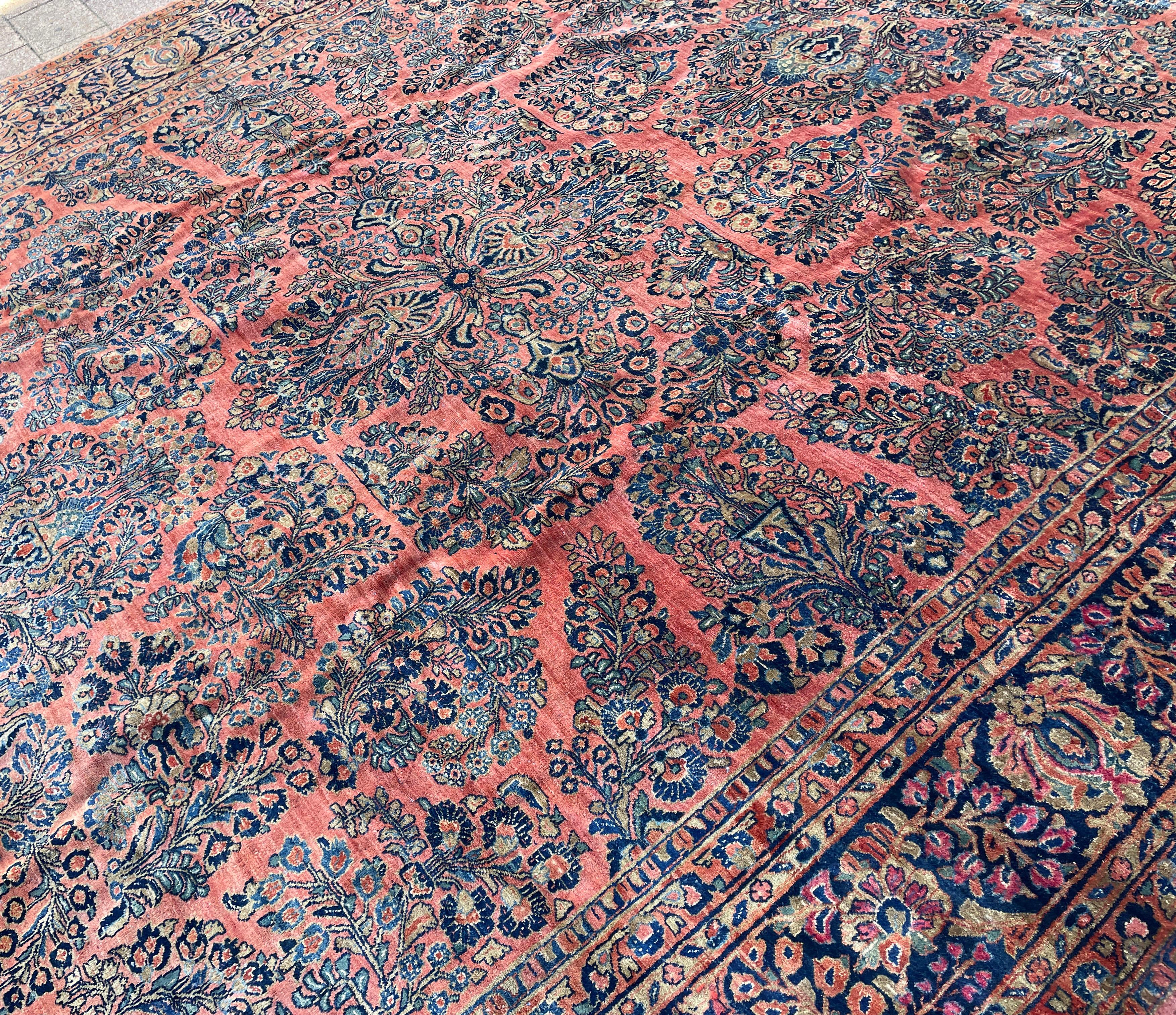 Antiker persischer Sarouk-Teppich aus Sarouk, Gartendesign im Angebot 1