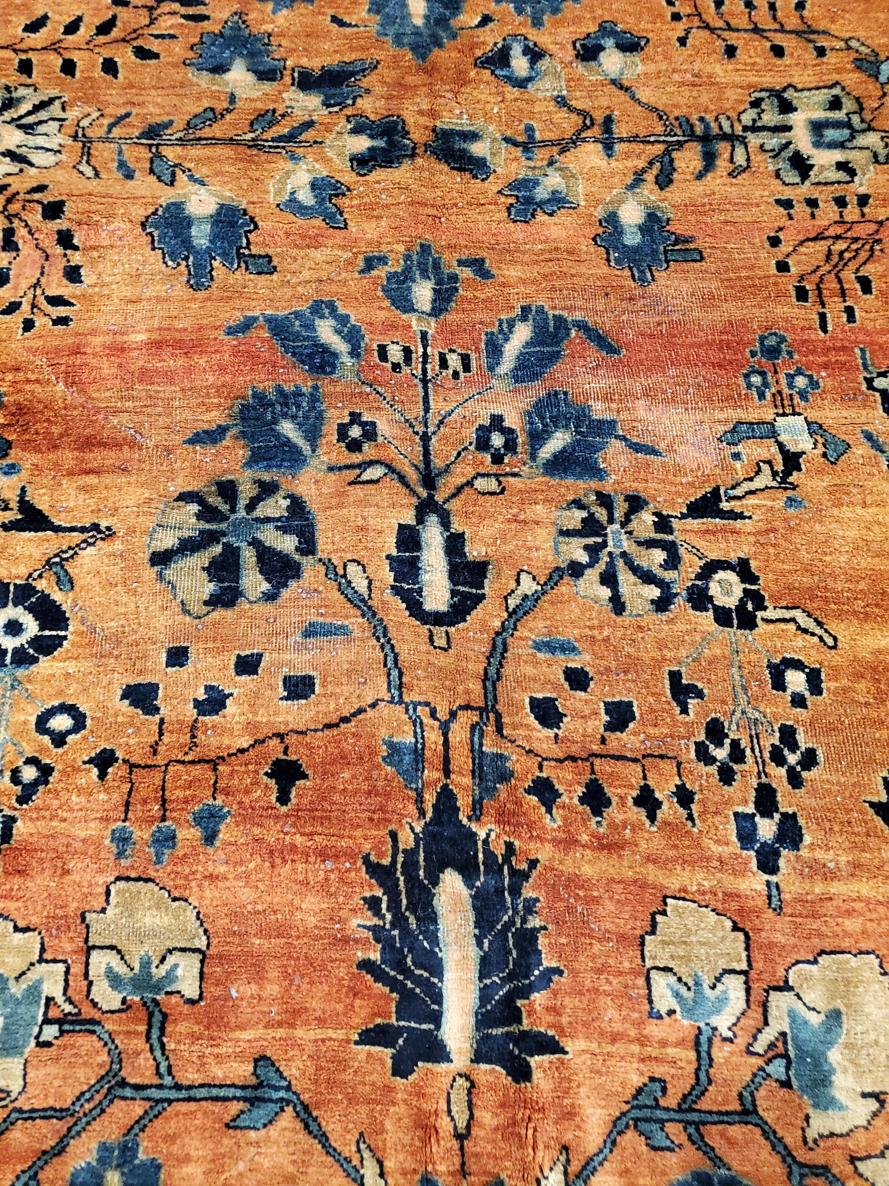 Antiker persischer Sarouk-Teppich aus Sarouk, handgefertigter orientalischer Teppich, Marineblau, Rost, Lt, Elfenbein (20. Jahrhundert) im Angebot