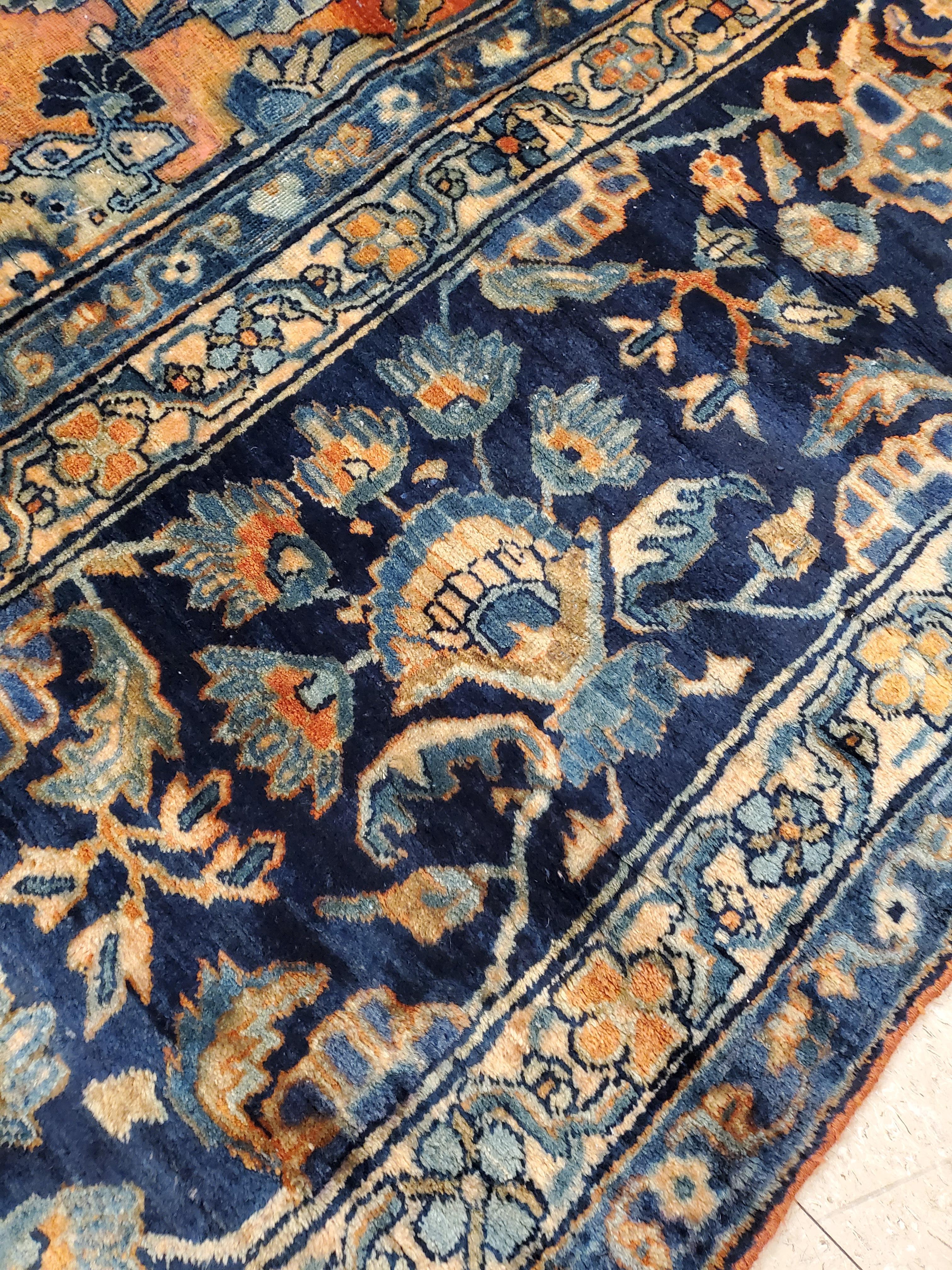 Antiker persischer Sarouk-Teppich aus Sarouk, handgefertigter orientalischer Teppich, Marineblau, Rost, Lt, Elfenbein (Wolle) im Angebot