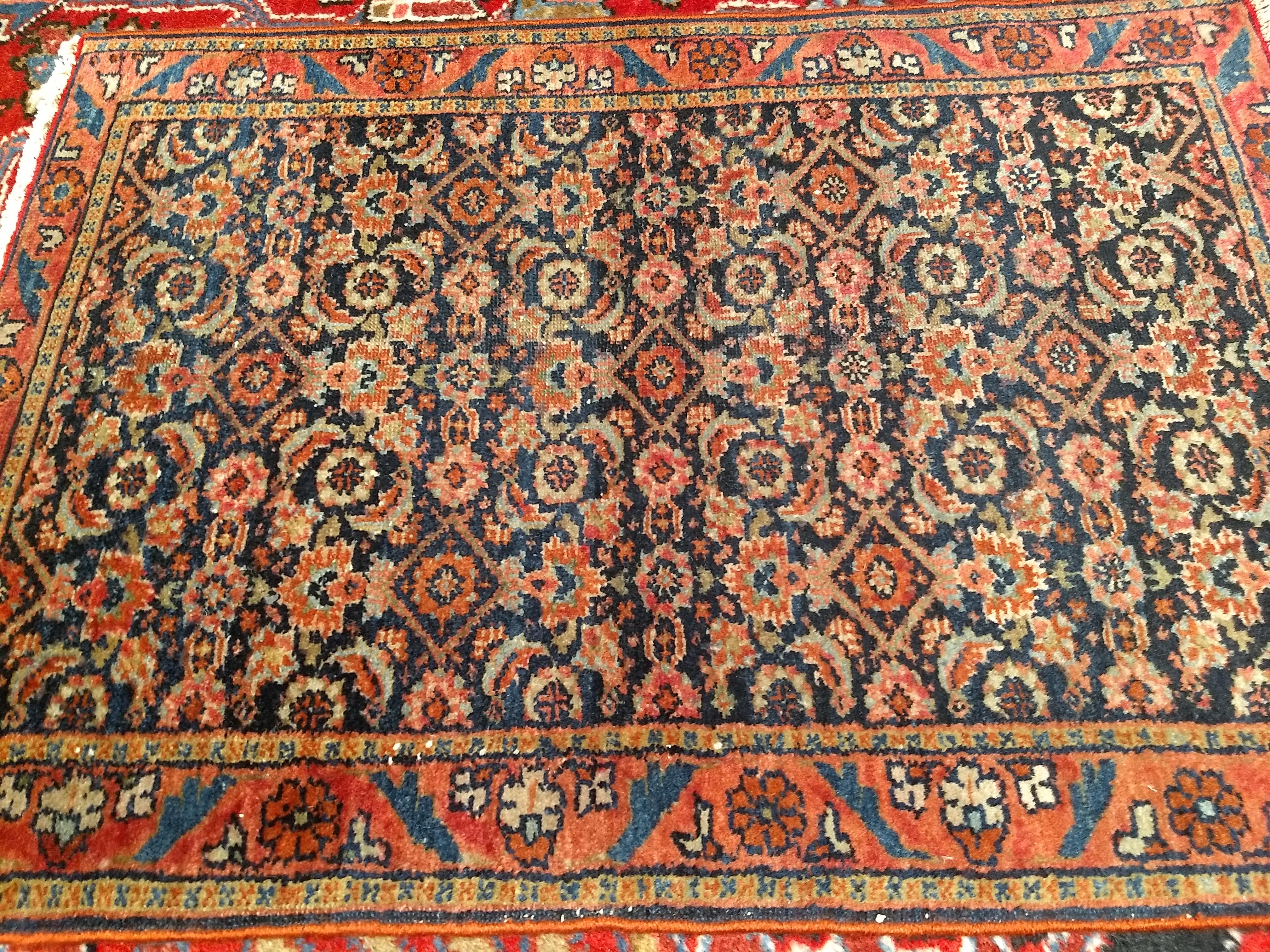Antiker persischer Sarouk Farahan Flächenteppich mit All-Over-Muster im Angebot 4
