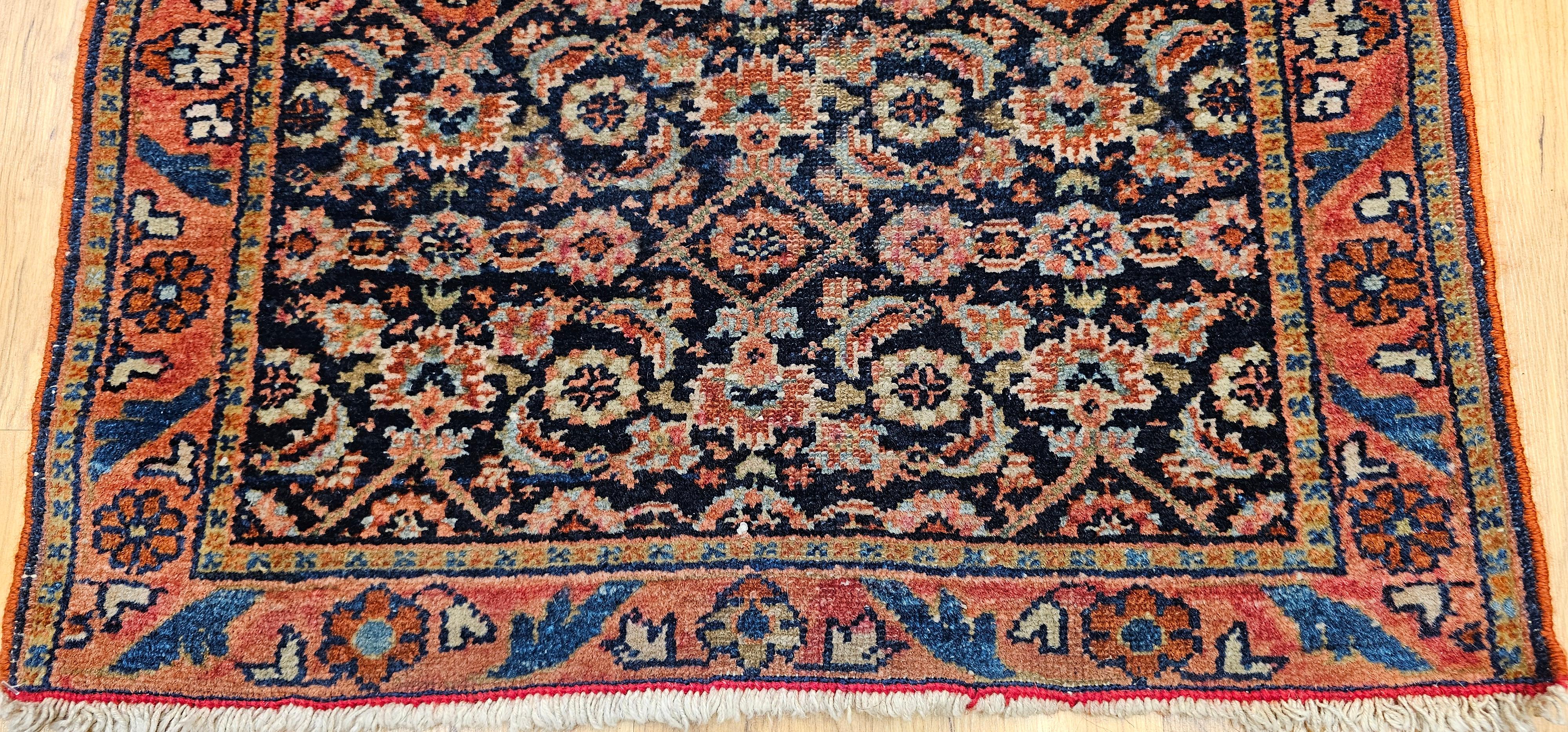 Antiker persischer Sarouk Farahan Flächenteppich mit All-Over-Muster (Persisch) im Angebot