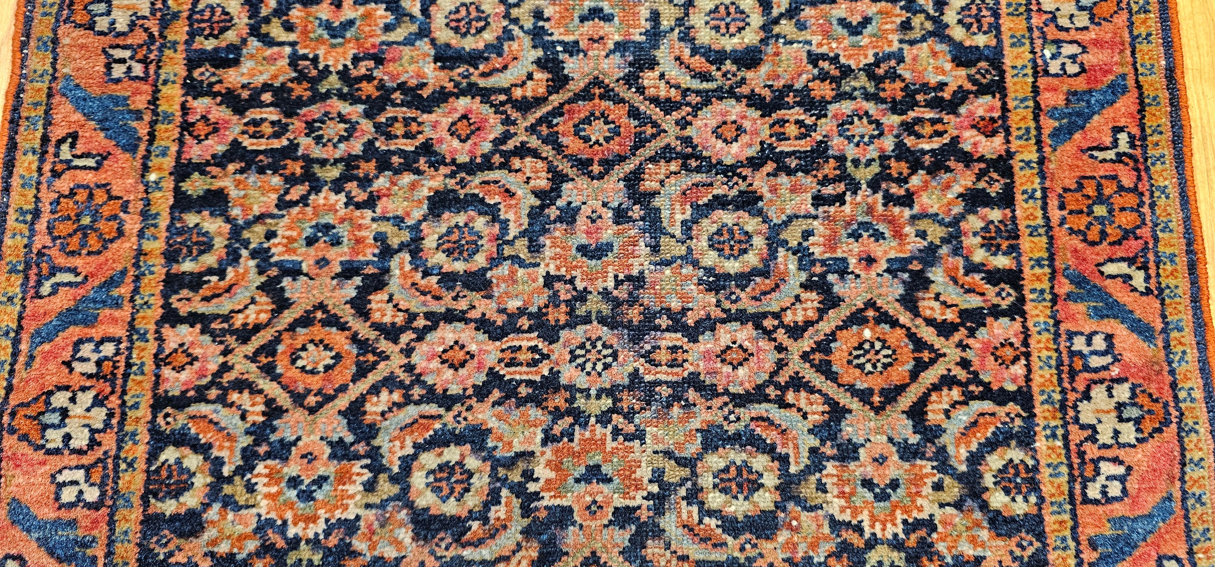 Antiker persischer Sarouk Farahan Flächenteppich mit All-Over-Muster (Pflanzlich gefärbt) im Angebot