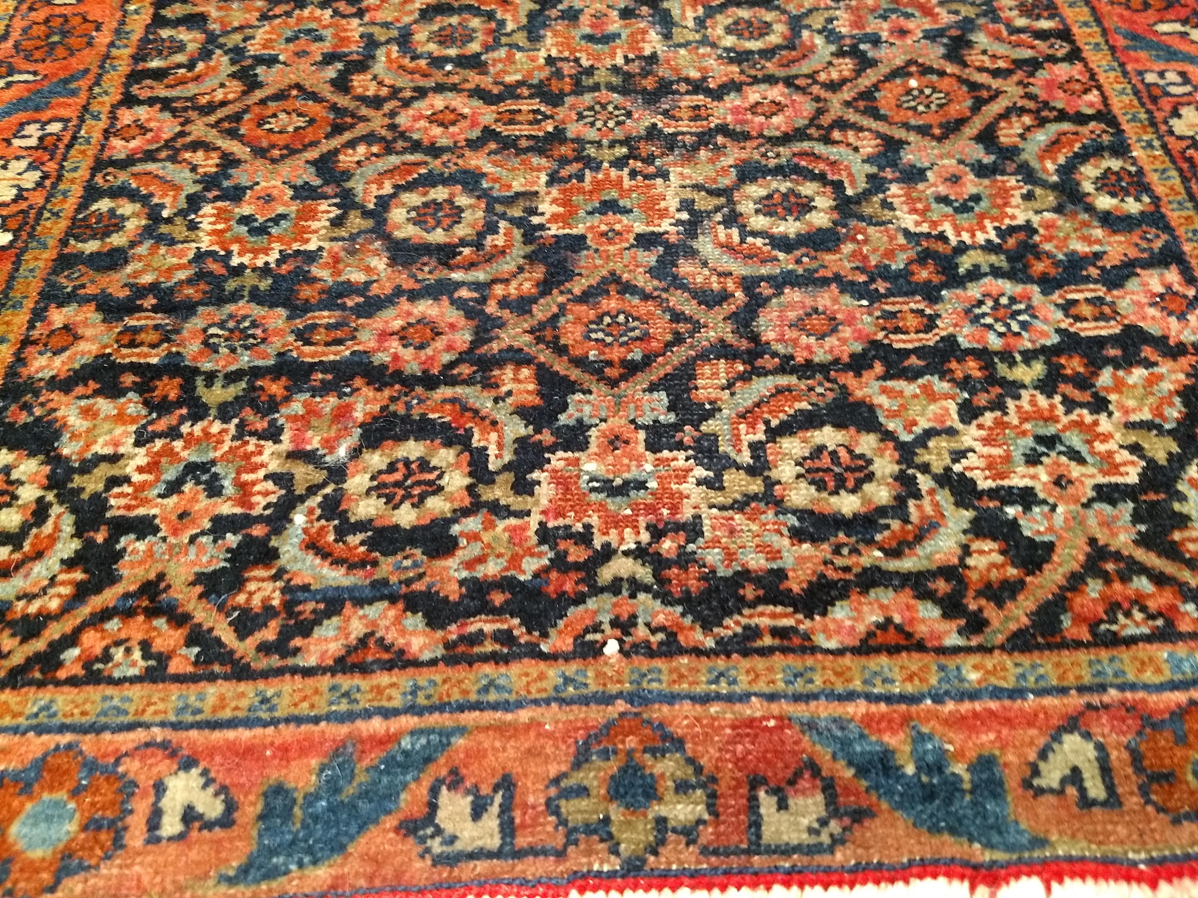 Antiker persischer Sarouk Farahan Flächenteppich mit All-Over-Muster (Wolle) im Angebot