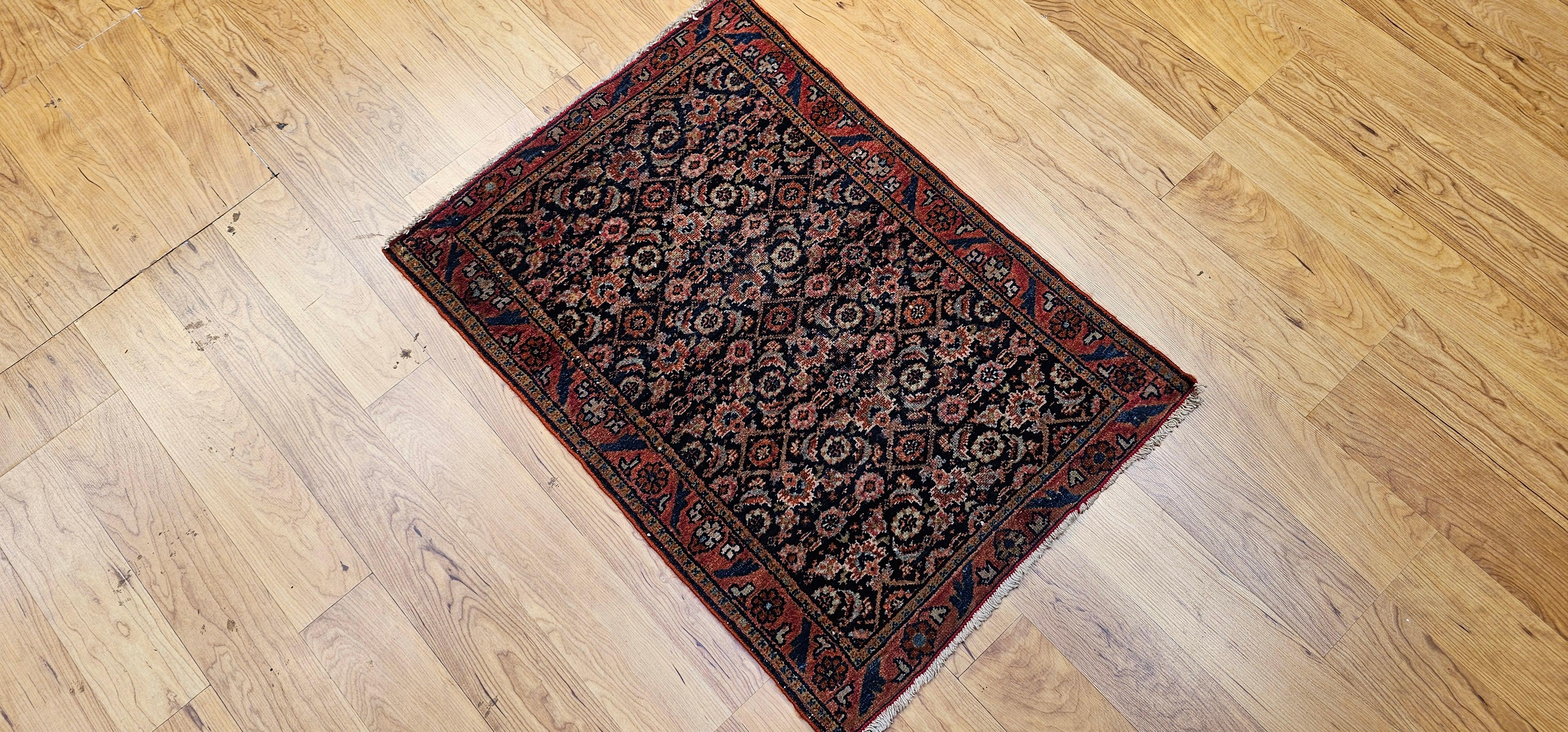 Antiker persischer Sarouk Farahan Flächenteppich mit All-Over-Muster im Angebot 5