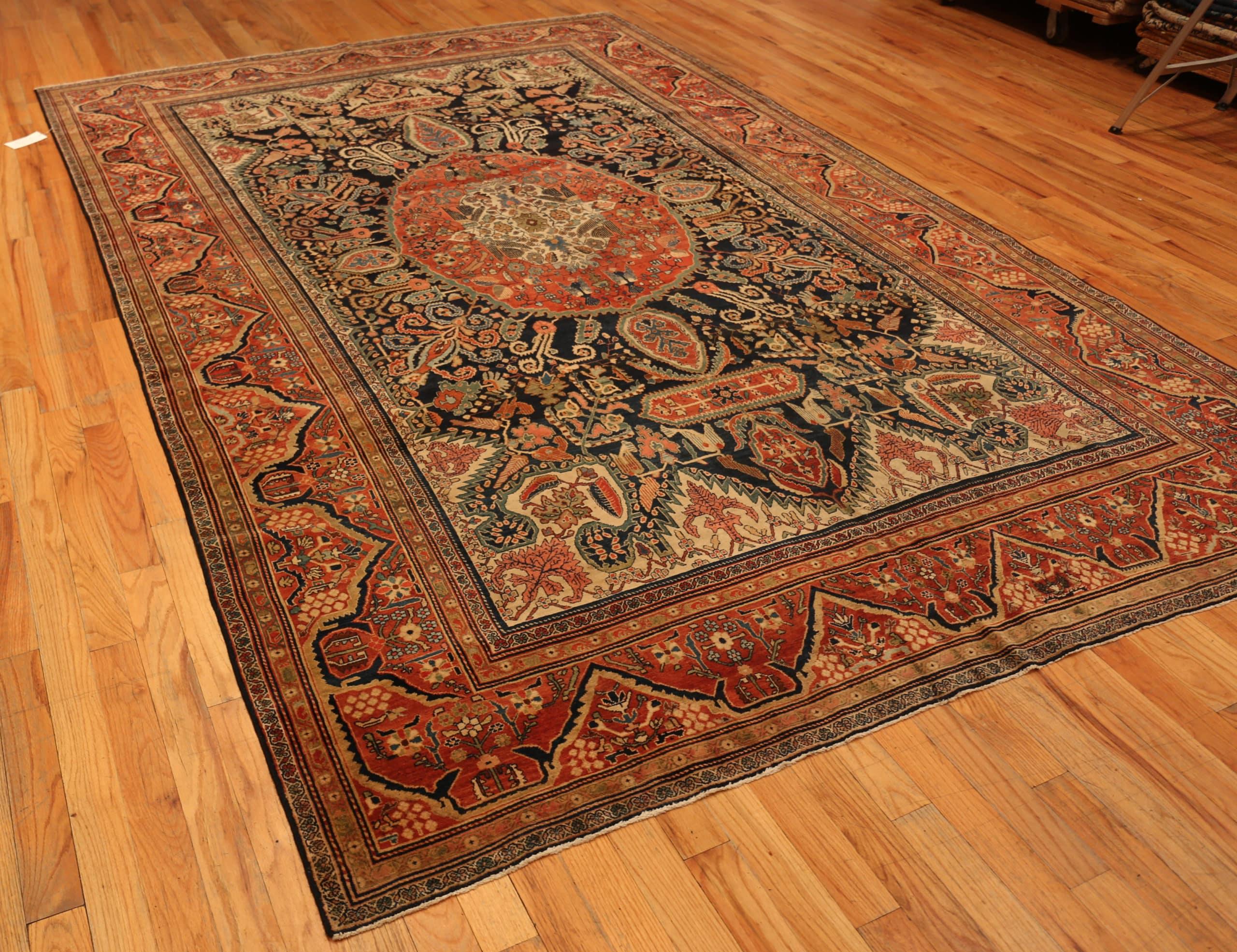 Antique Persian Sarouk Farahan Rug. 8 ft 4 in x 12 ft 5 in For Sale 1
