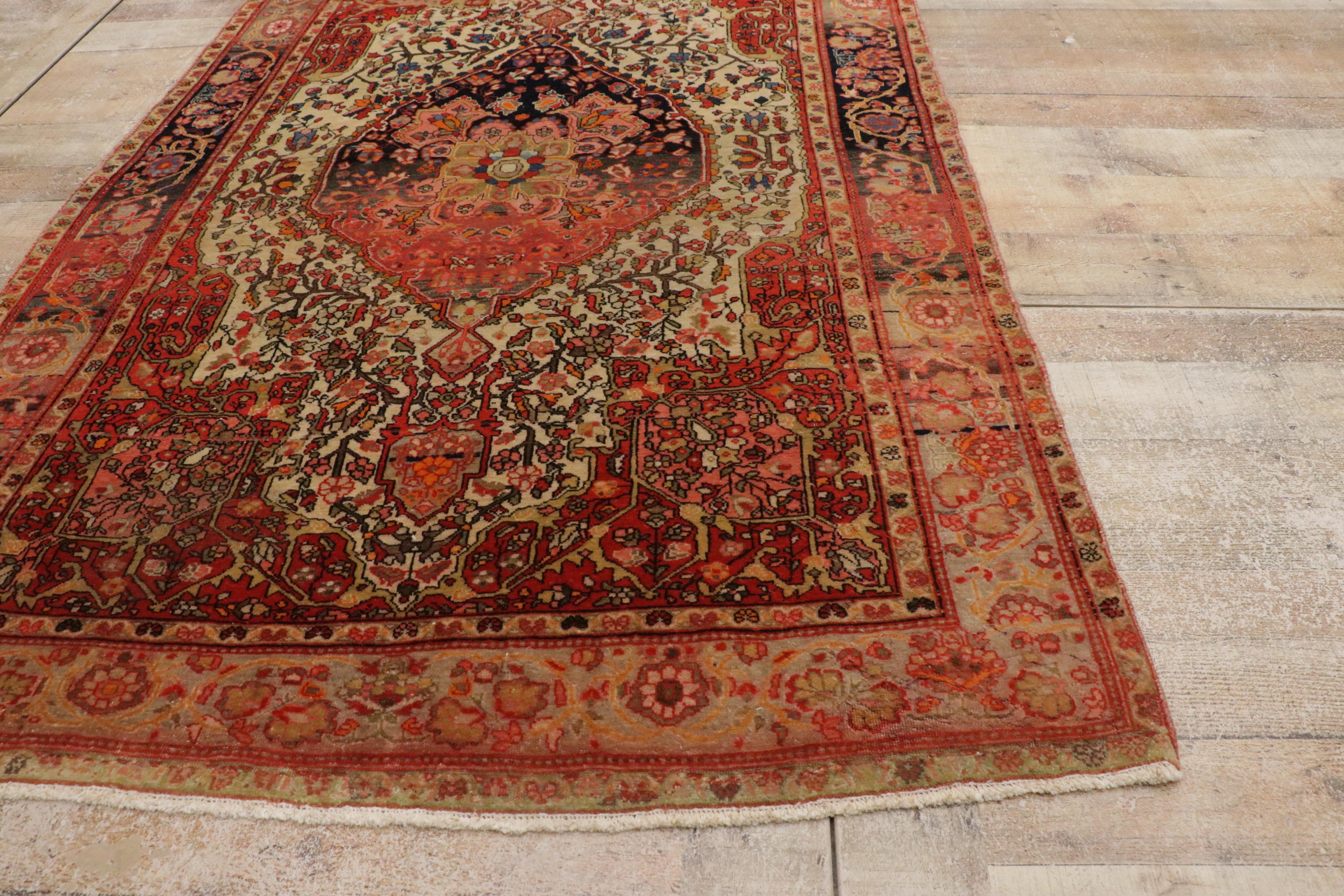 Late 19th Century Persian Sarouk Farahan Rug with Traditional Style For Sale 4