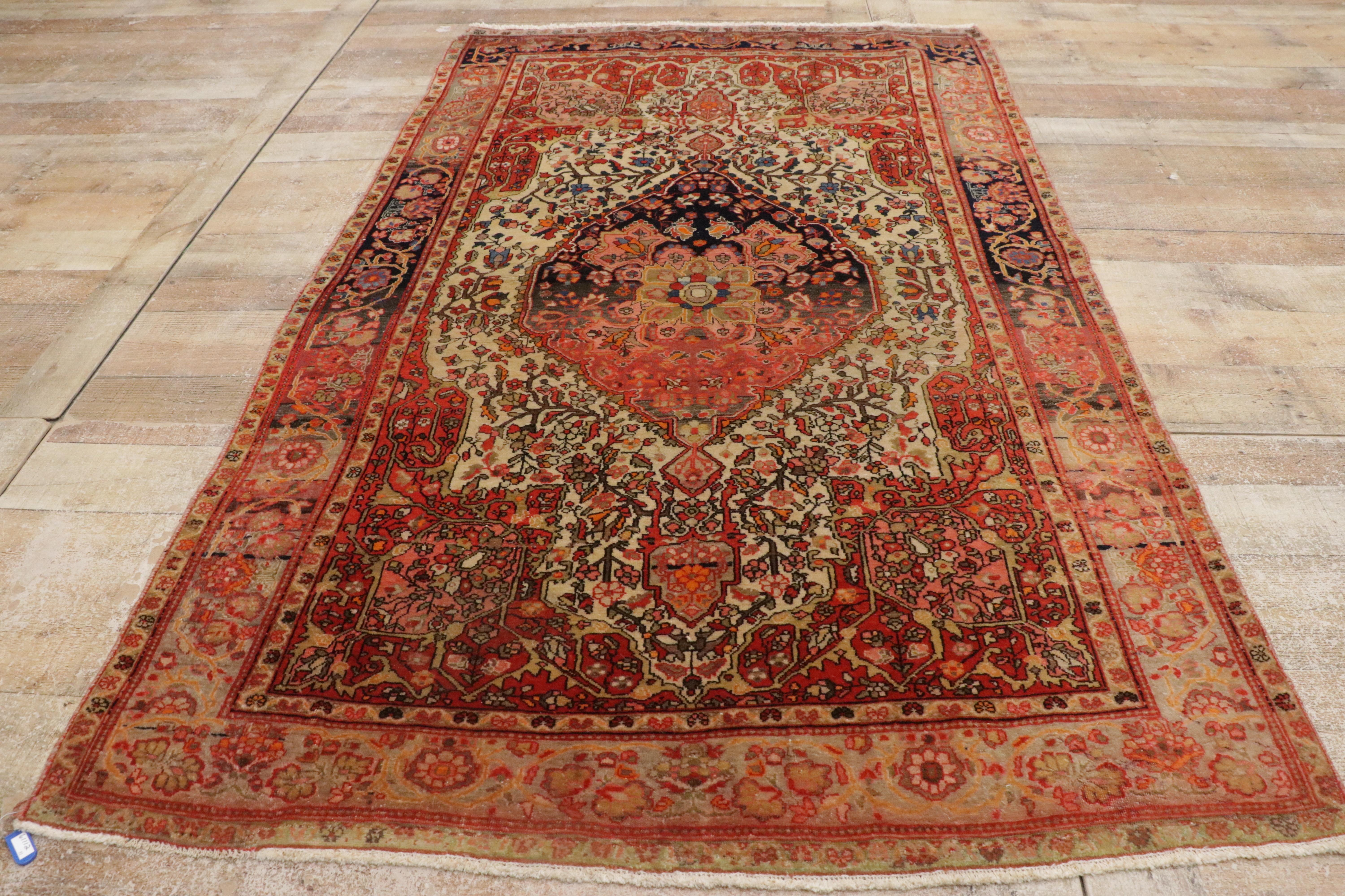 Late 19th Century Persian Sarouk Farahan Rug with Traditional Style For Sale 5