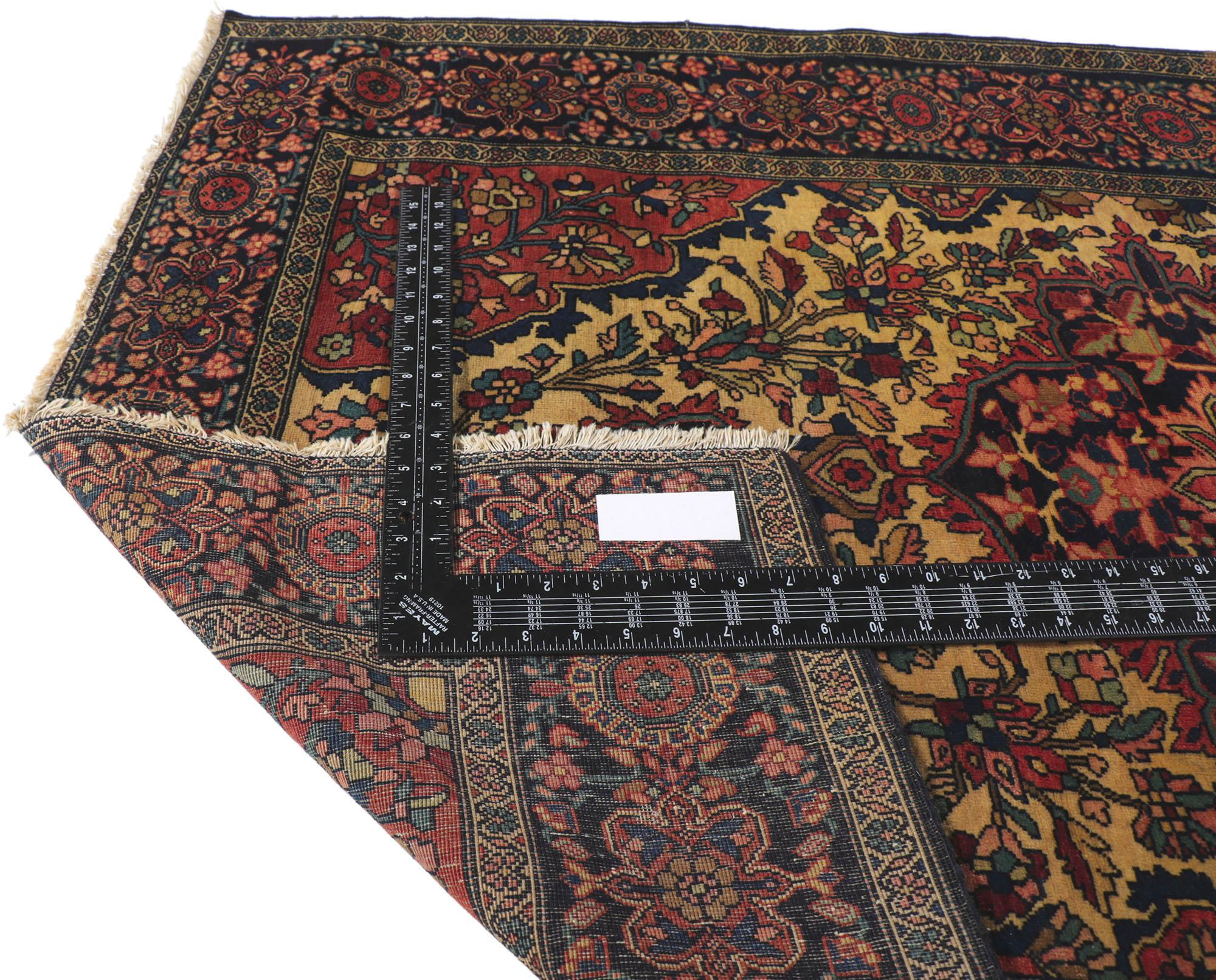 Antique Persian Sarouk Farahan Rug In Good Condition For Sale In Dallas, TX