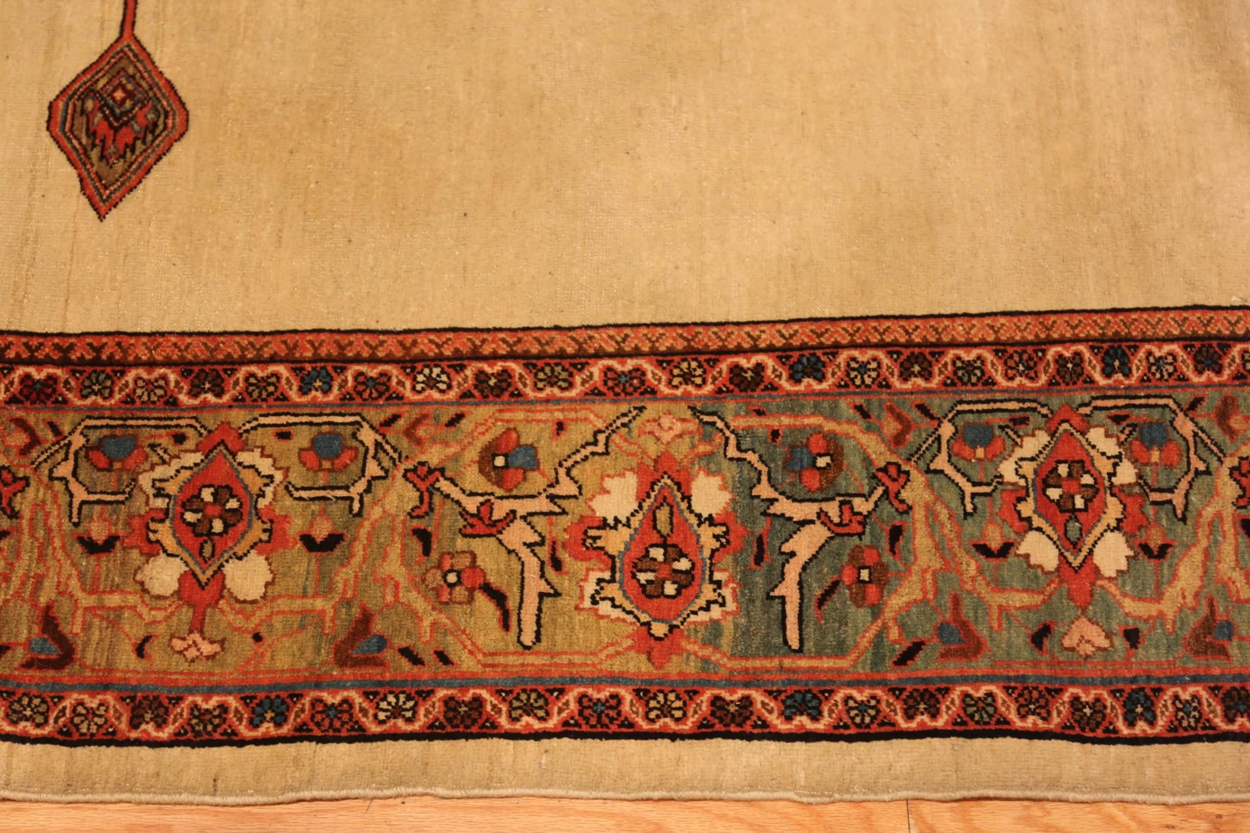 Antique Persian Sarouk Farahan Rug, Country of origin / rug type: Persian rug, Circa date: 1900. Size: 6 ft 10 in x 9 ft 10 in (2.08 m x 3 m)
