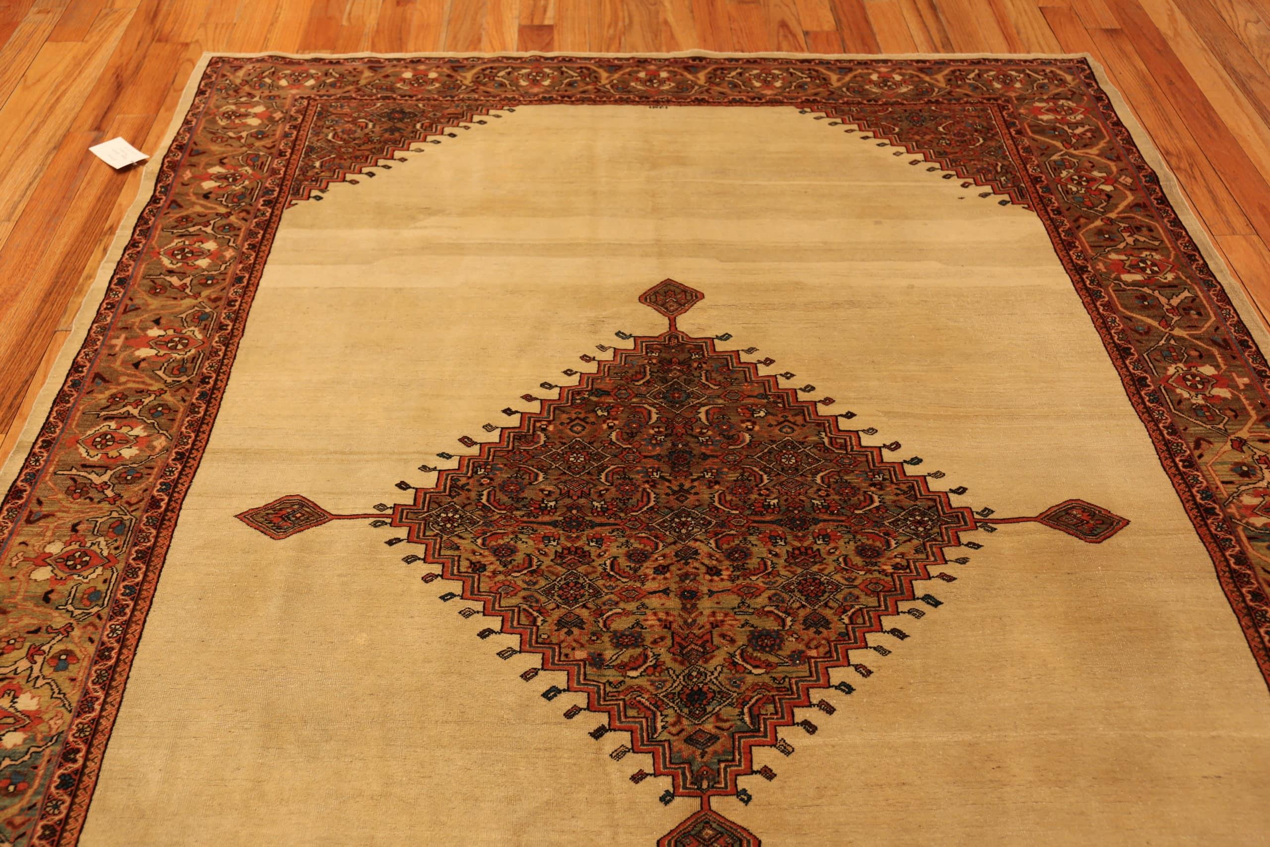 20th Century Antique Persian Sarouk Farahan Rug. 6 ft 10 in x 9 ft 10 in For Sale