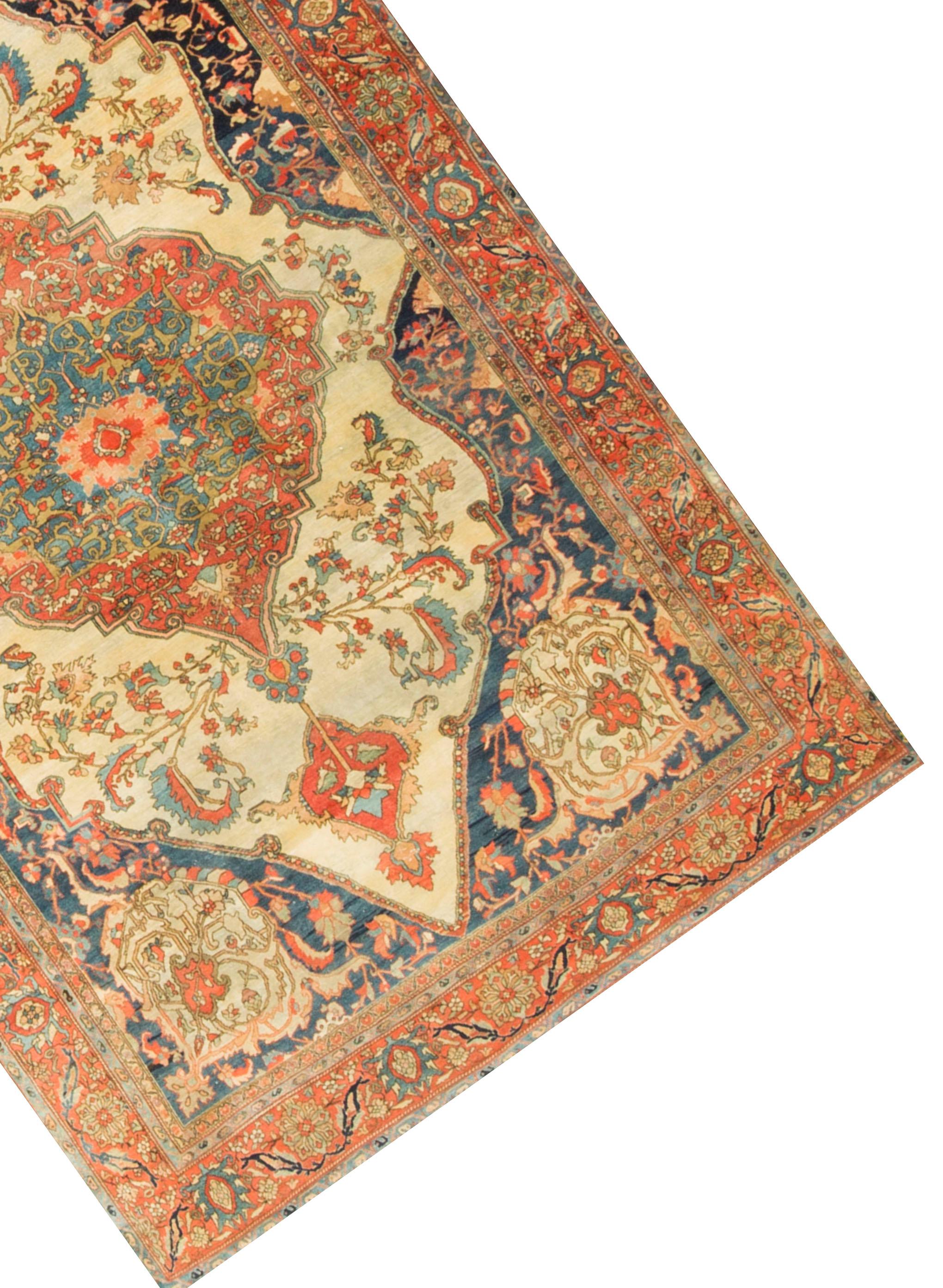 Antique Persian Sarouk Feraghan Rug Carpet, circa 1900  6'6 x 9'10 In Good Condition For Sale In Secaucus, NJ
