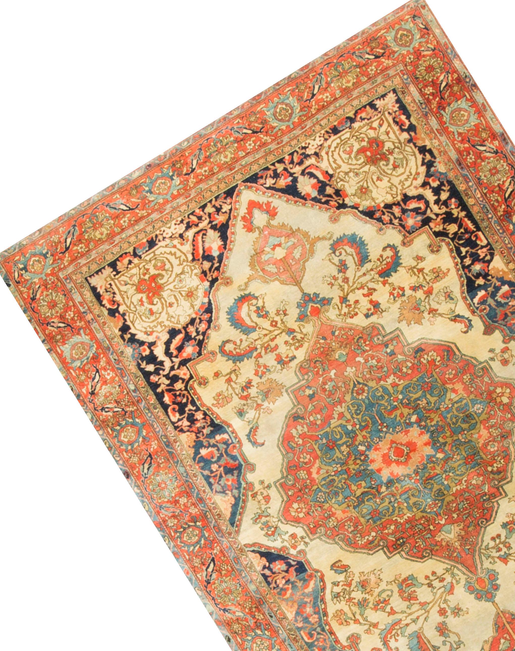 Antique Persian Sarouk Feraghan Rug Carpet, circa 1900  6'6 x 9'10 For Sale 2