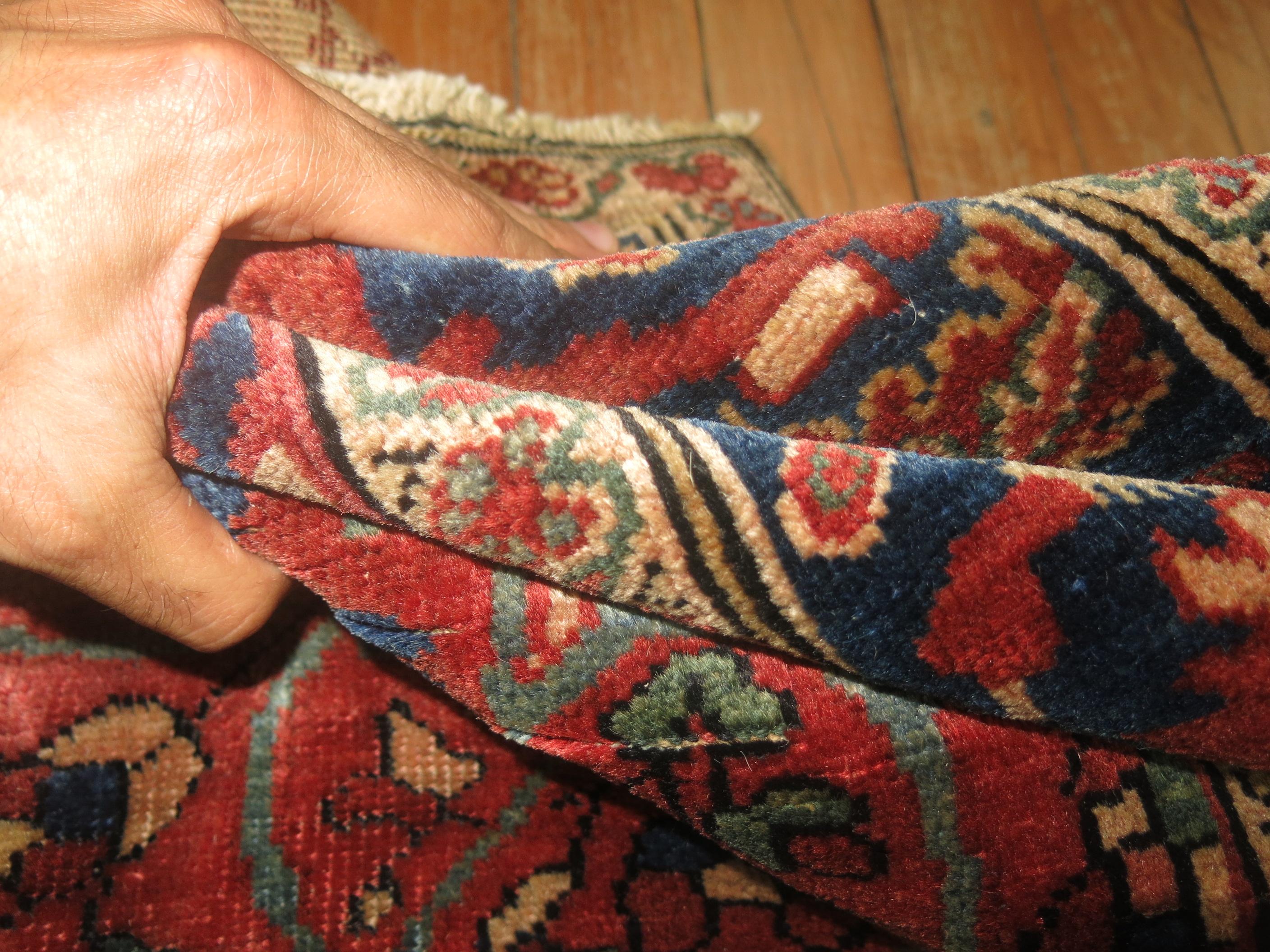 Tapis persan Sarouk Ferehan du début du XXe siècle.

Les tapis anciens Sarouck Ferahan du XIXe siècle, finement tissés, ont été conçus pour l'aristocratie persane, qui les appréciait pour leur savoir-faire exceptionnel, leur élégance et leur